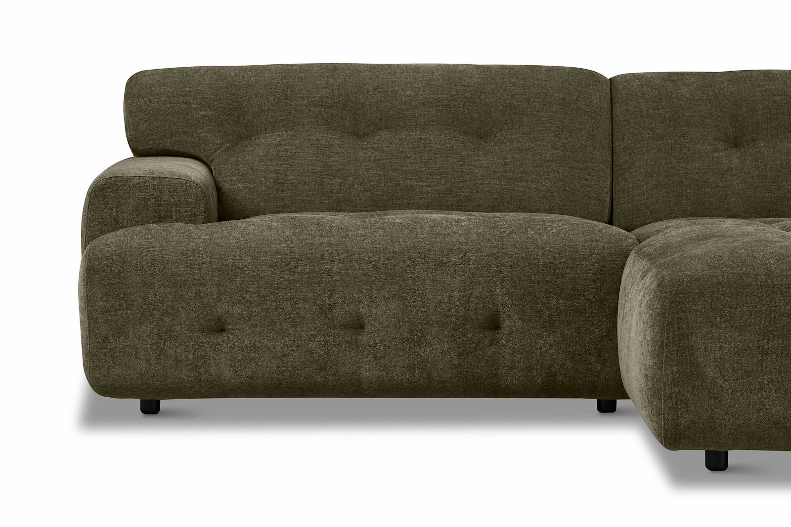 Bob sofa 1,5-seter med sjeselong høyre. Tekstil City 34 Dark Moss Green med sorte ben.