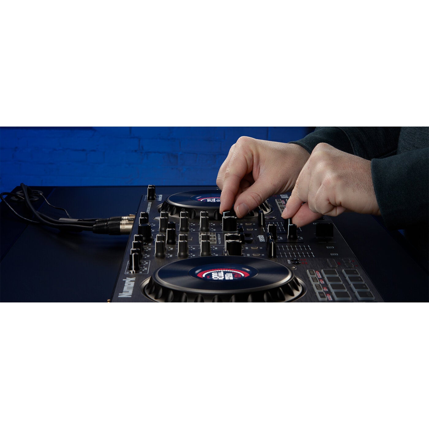 Numark NS4FX 4-kanaals DJ-controller