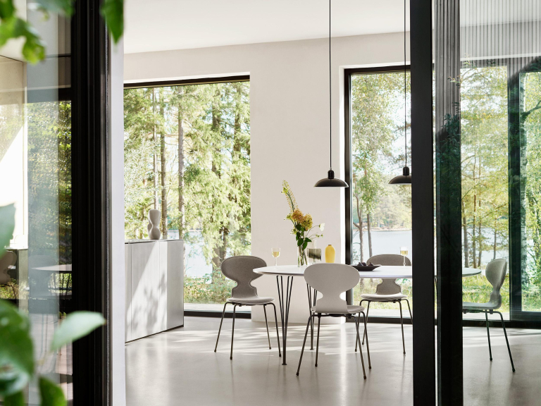 Fritz Hansen Ant 3-poot stoel bronze onderstel Sunniva 153