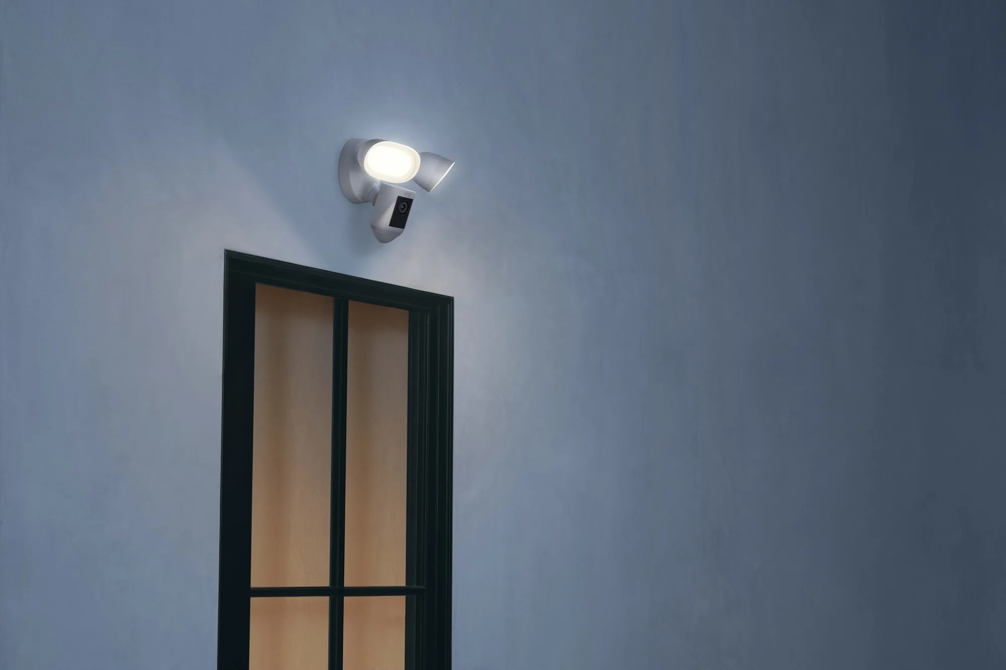 Ring Floodlight Cam Wired Pro Blanc Caméra de surveillance