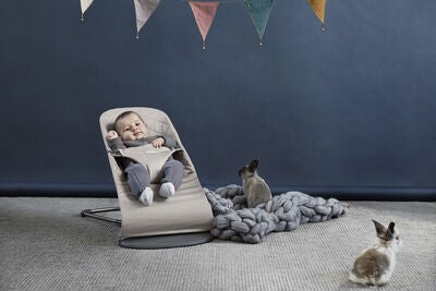 BabyBjörn Bliss Vippestol Vevet Klassisk Quilt, Sandgrå