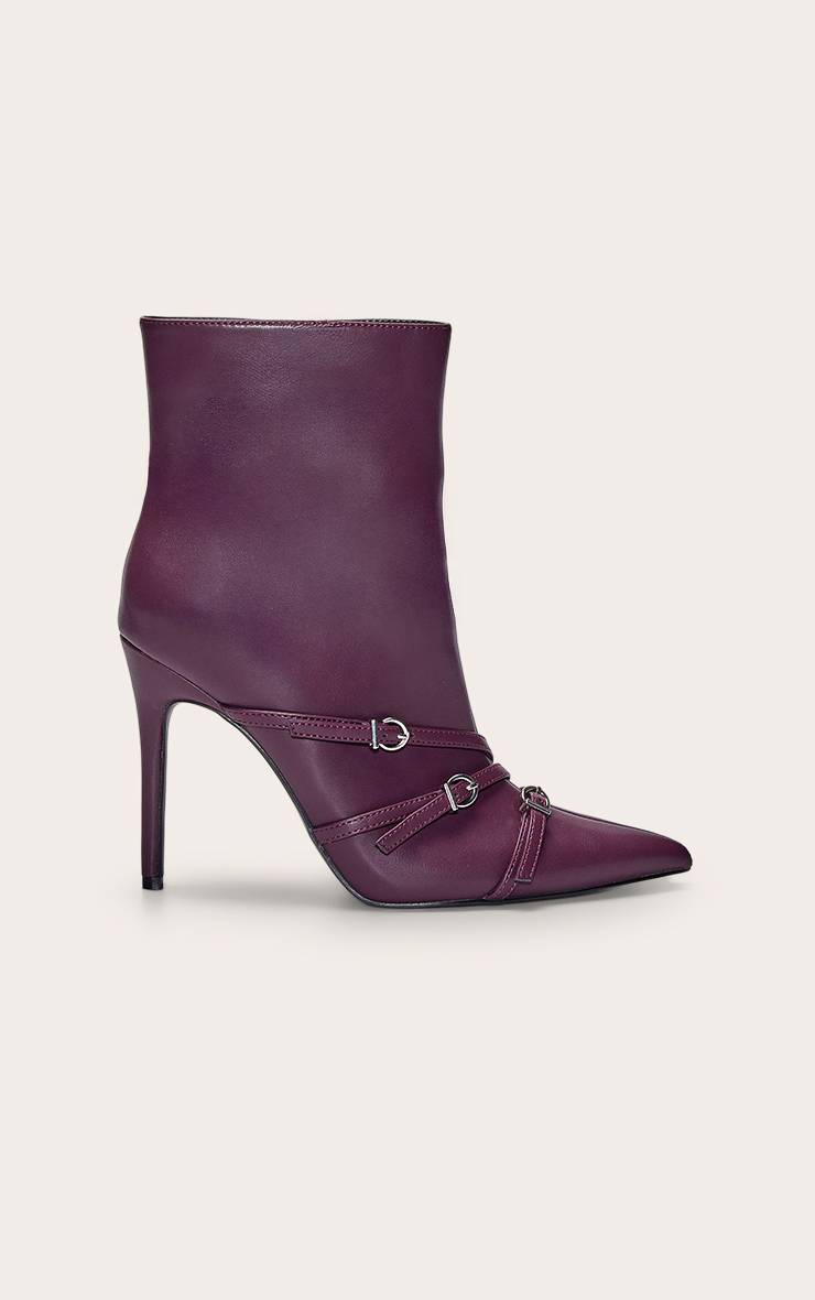 Prune Bottine À Talon Avec Brides À Boucles Vernies