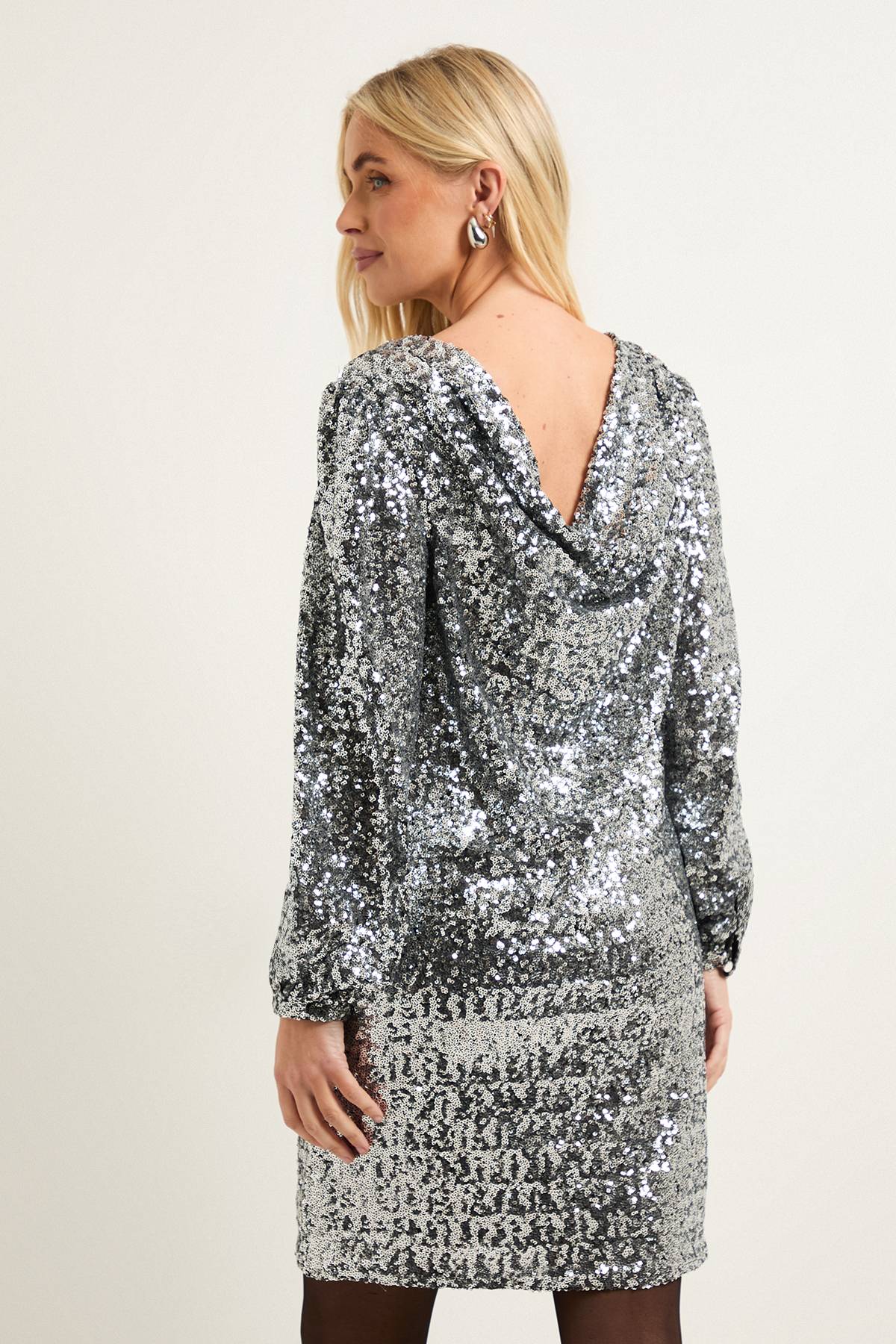Wallis Robe Droite à Col Bénitier avec Sequins Carrés Petite