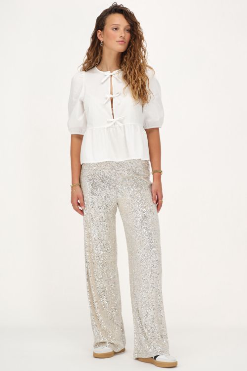 Witte top met strikjes en pofmouwen