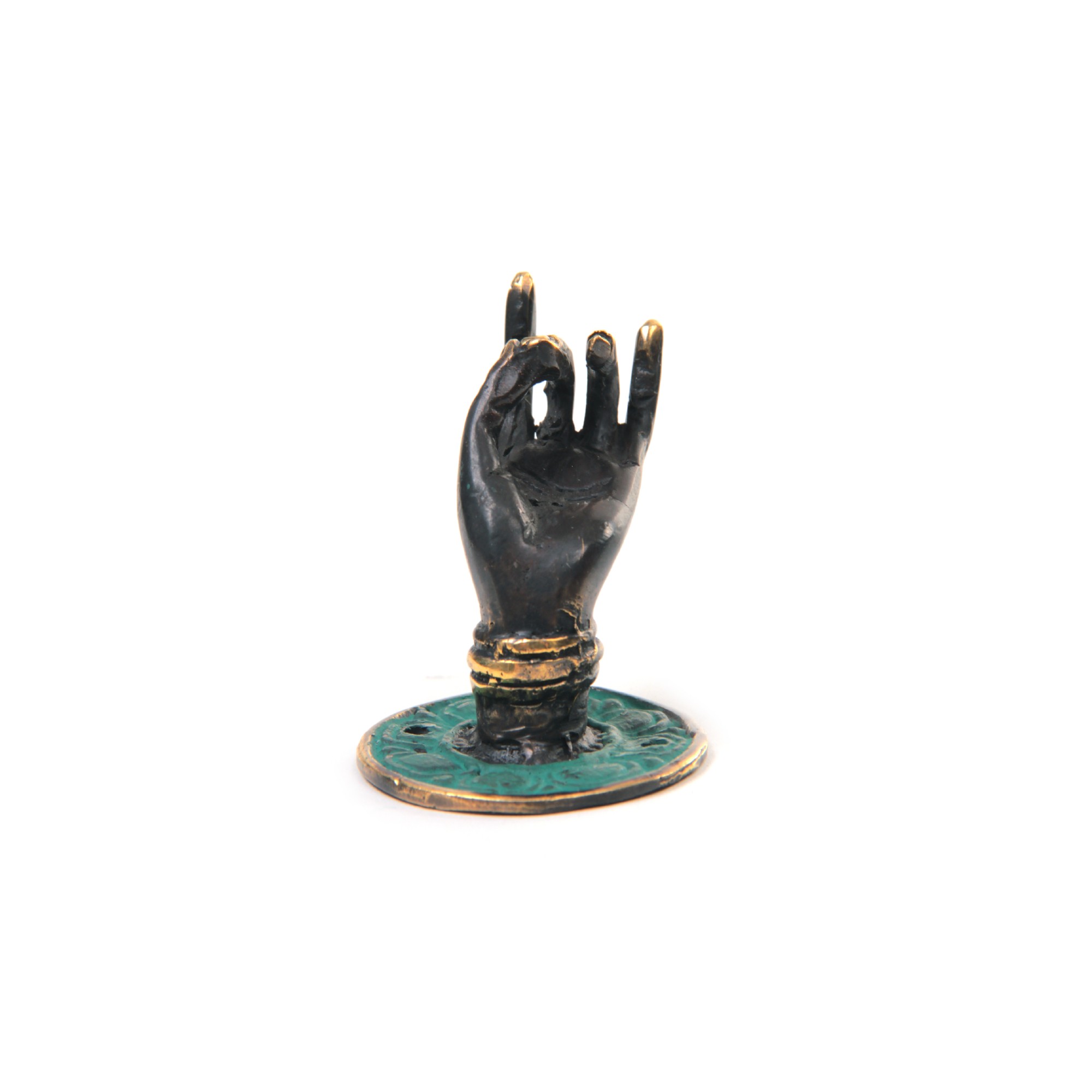 Wandhaken 'Hand Mudra links', aus Bronze, Ø 4 cm, H 4 cm von fischer's lagerhaus