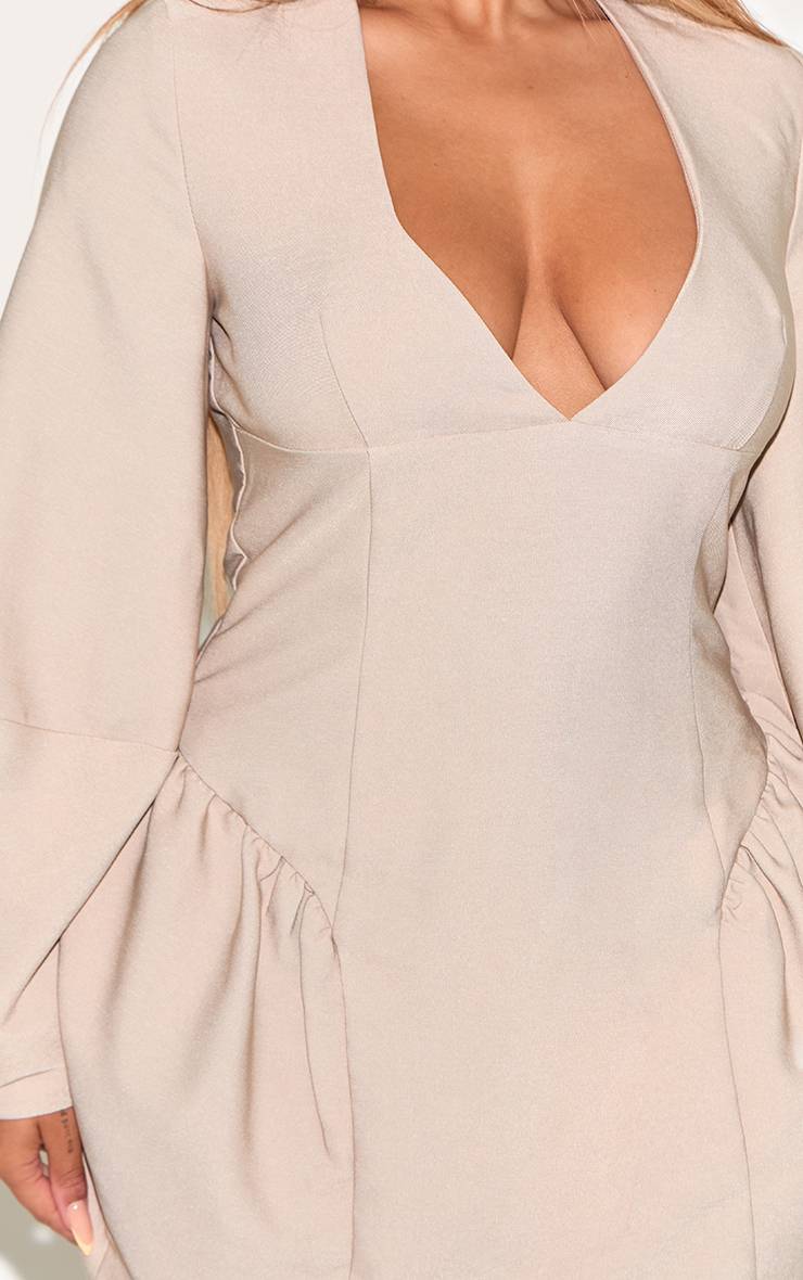 Gris Pierre Robe Courte Cintrée À Taille Resserrée Avec Décolleté Plongeant Et Manches Cocon