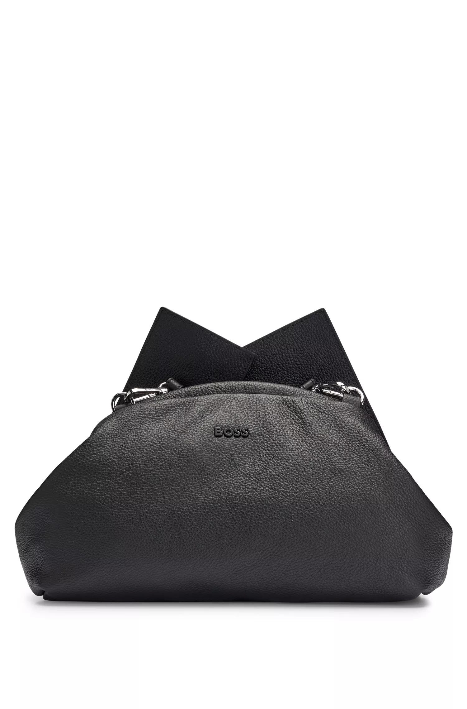 Bolsa clutch BOSS preta em couro granulado com detalhes da marca.