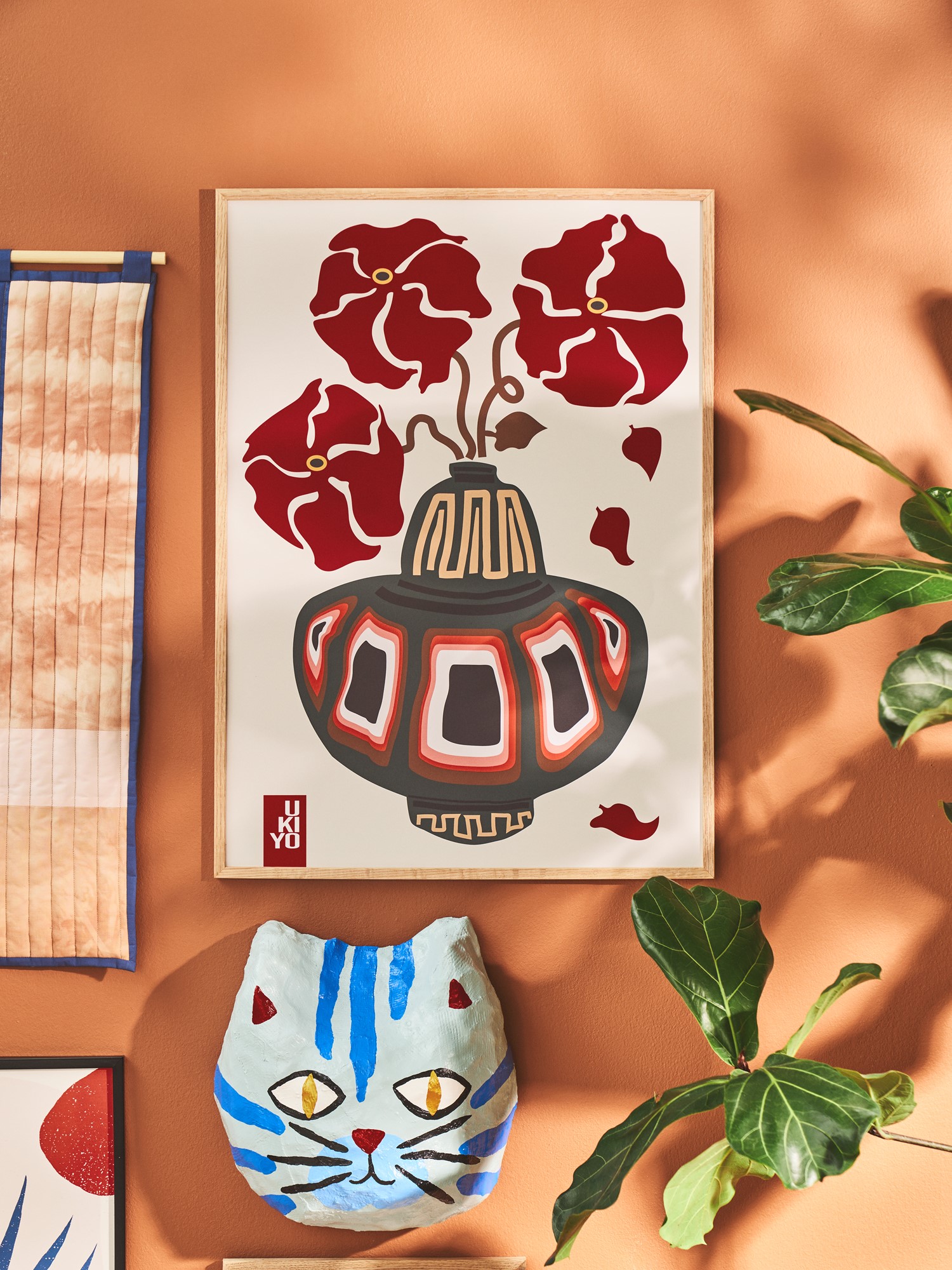 Plakat Ukiyo Vase Flower Greige 50 x 70 | Frances Collett. | Cherry Red | Poster and Frame