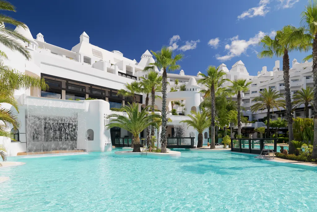 Fly & Go H10 Estepona Palace Logies en ontbijt - Hotel