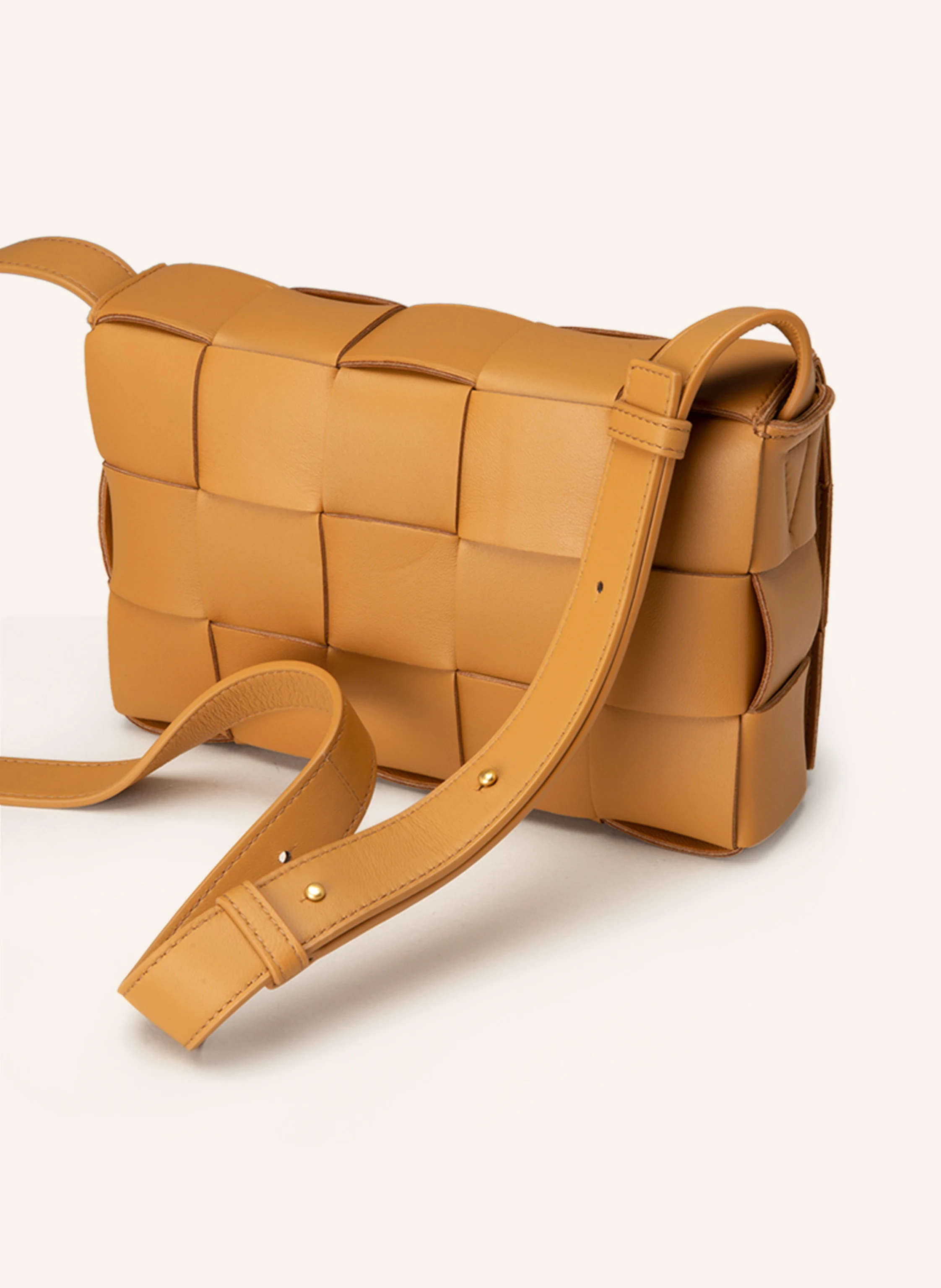 BOTTEGA VENETA Umhängetasche CASSETTE SMALL