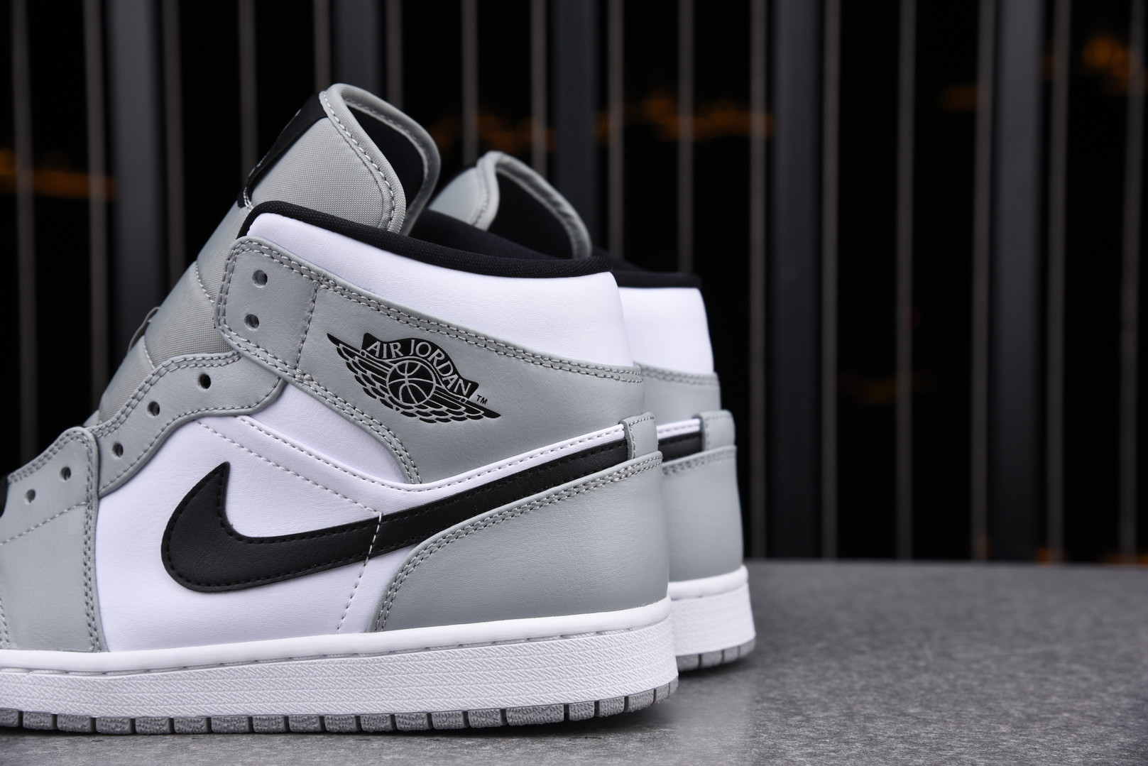 Jordan 1 Mid Light Smoke Grey