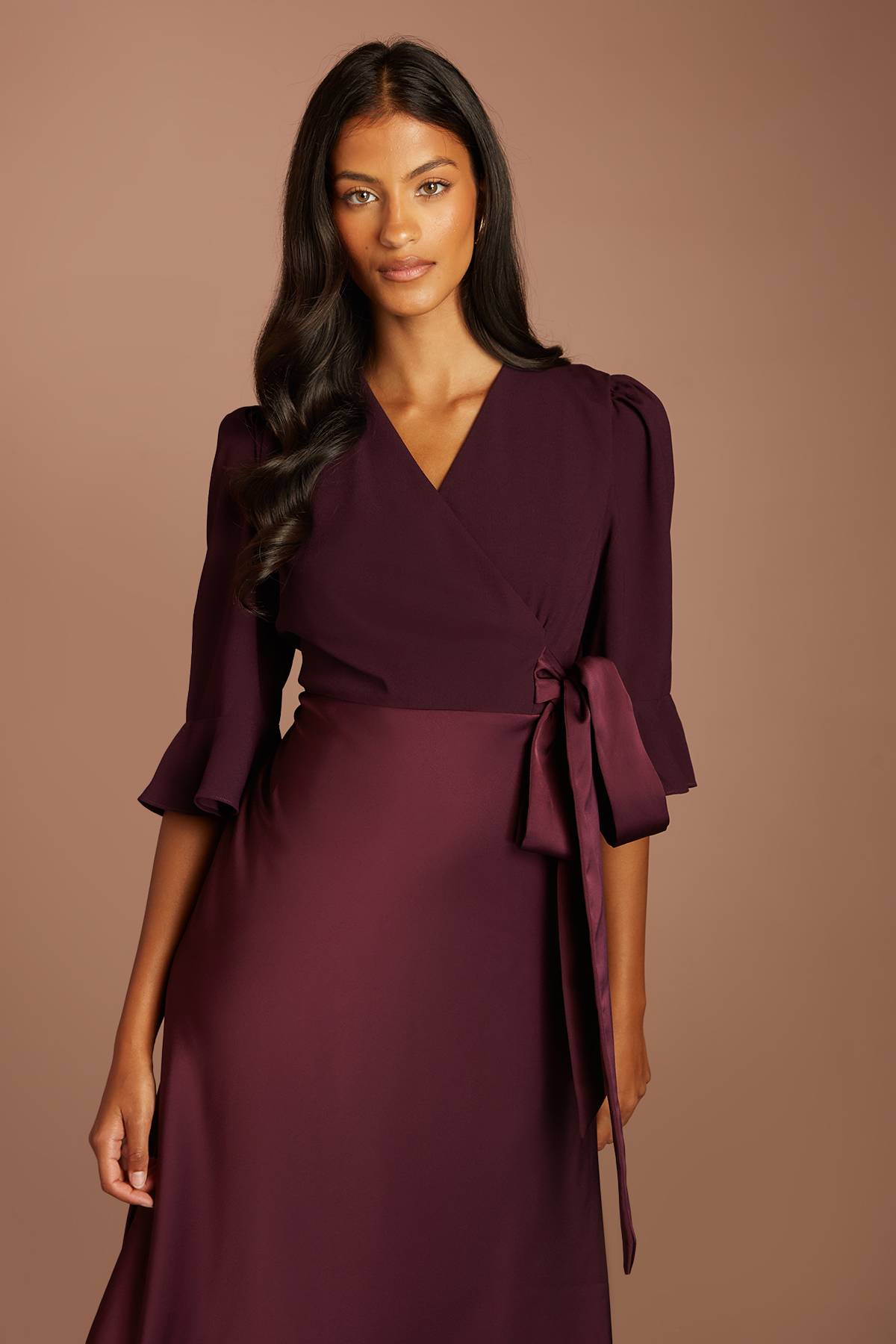 Coast Robe Portefeuille Petite En Crêpe Dos Satin À Manches À Volants