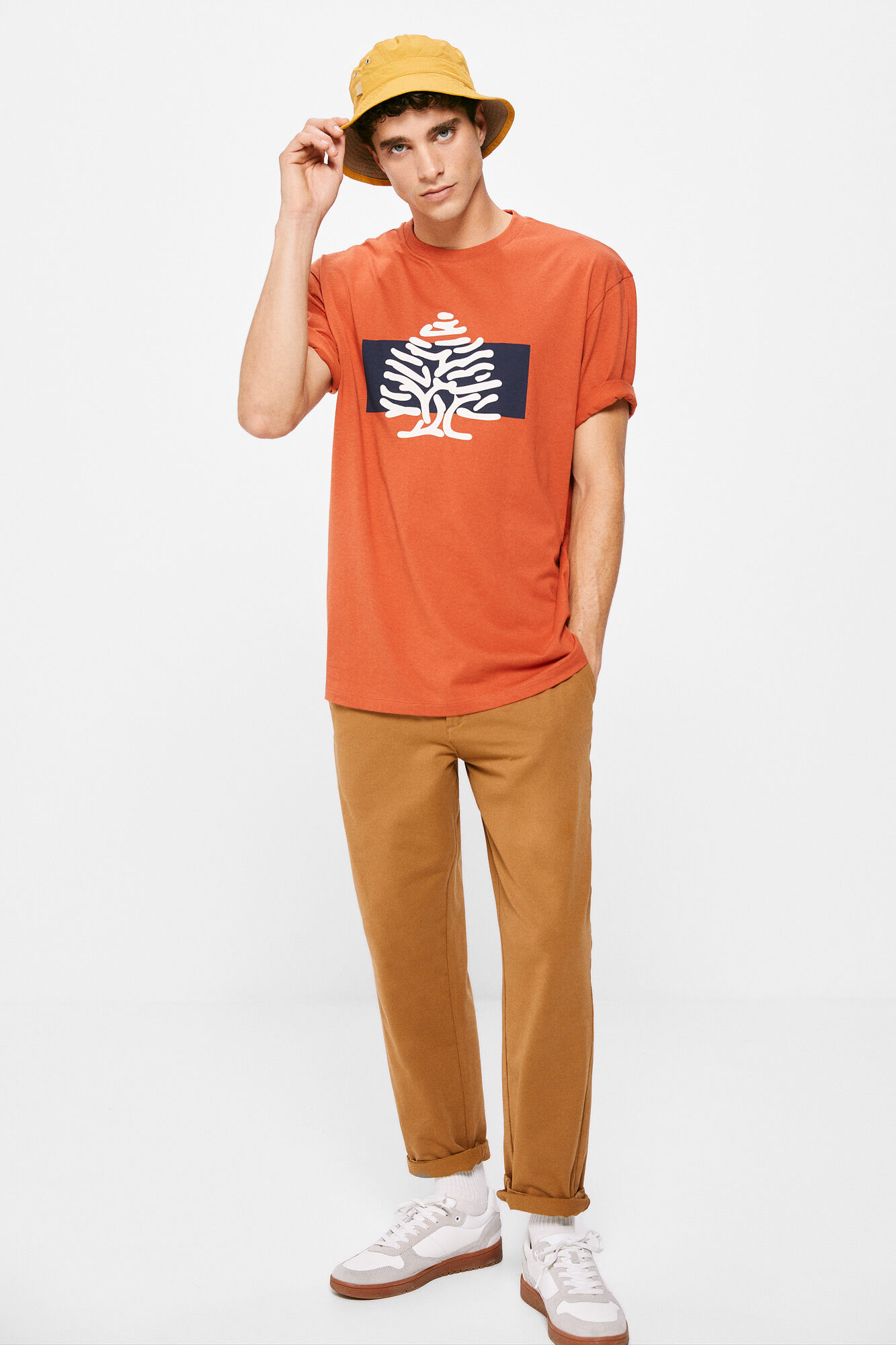 Camiseta com logo - laranja