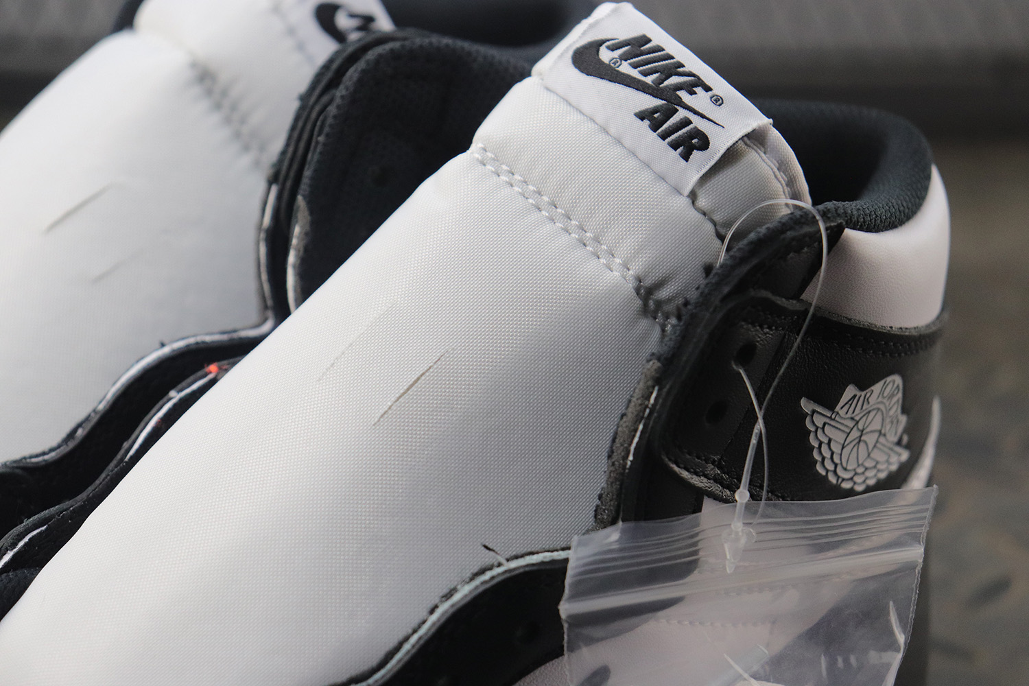 Jordan 1 Retro Black White