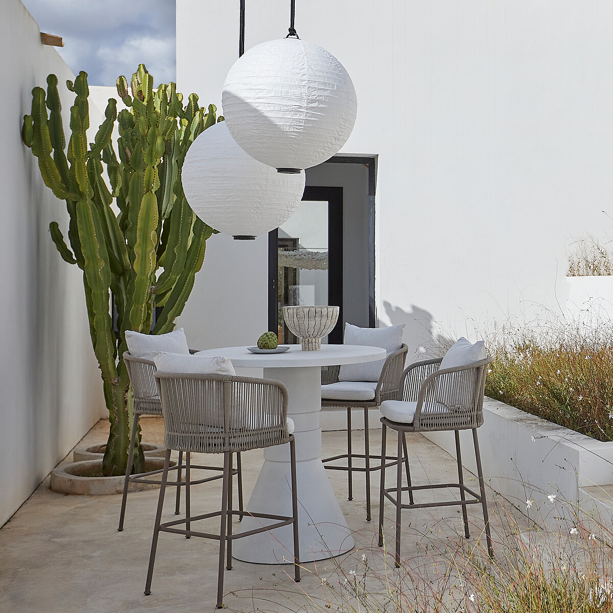 AM.PM<br>Mesa de jardim alta e redonda, Jairo