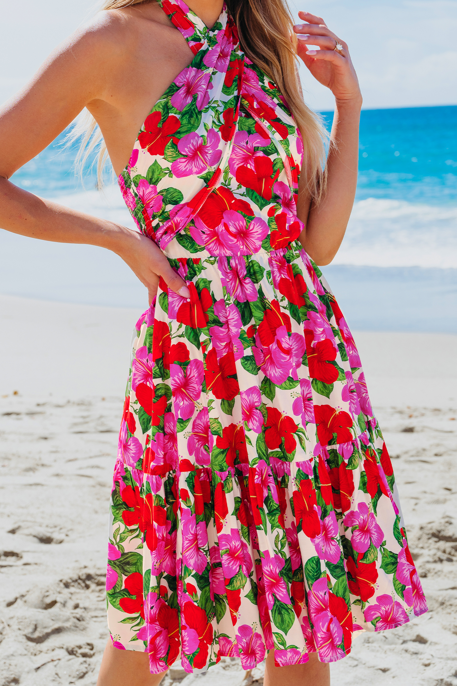 Robe mini avec col licou croisée à fleurs rose et rouge