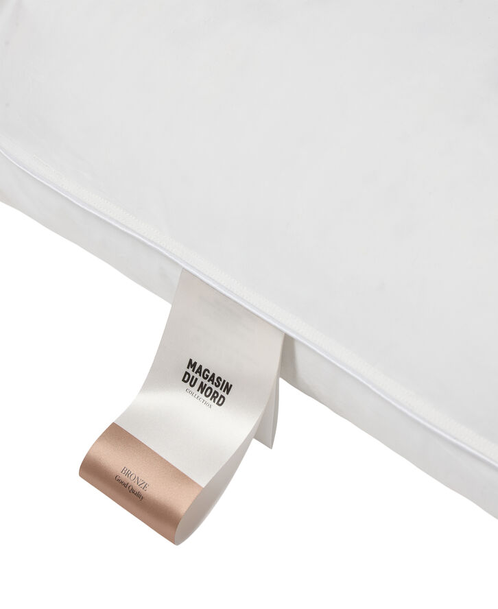 Magasin du Nord Collection Magasin Bronze 3-Lags pude Mellem 60x63 cm. Hvid