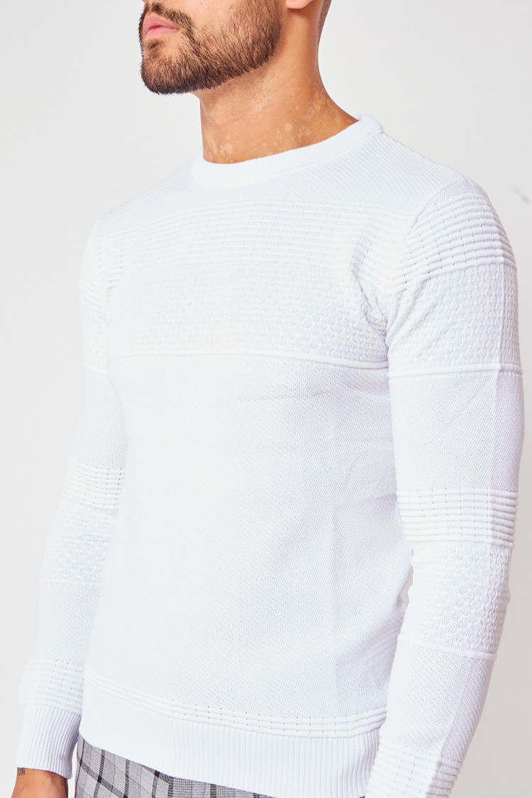 Pull blanc col rond en maille à relief
