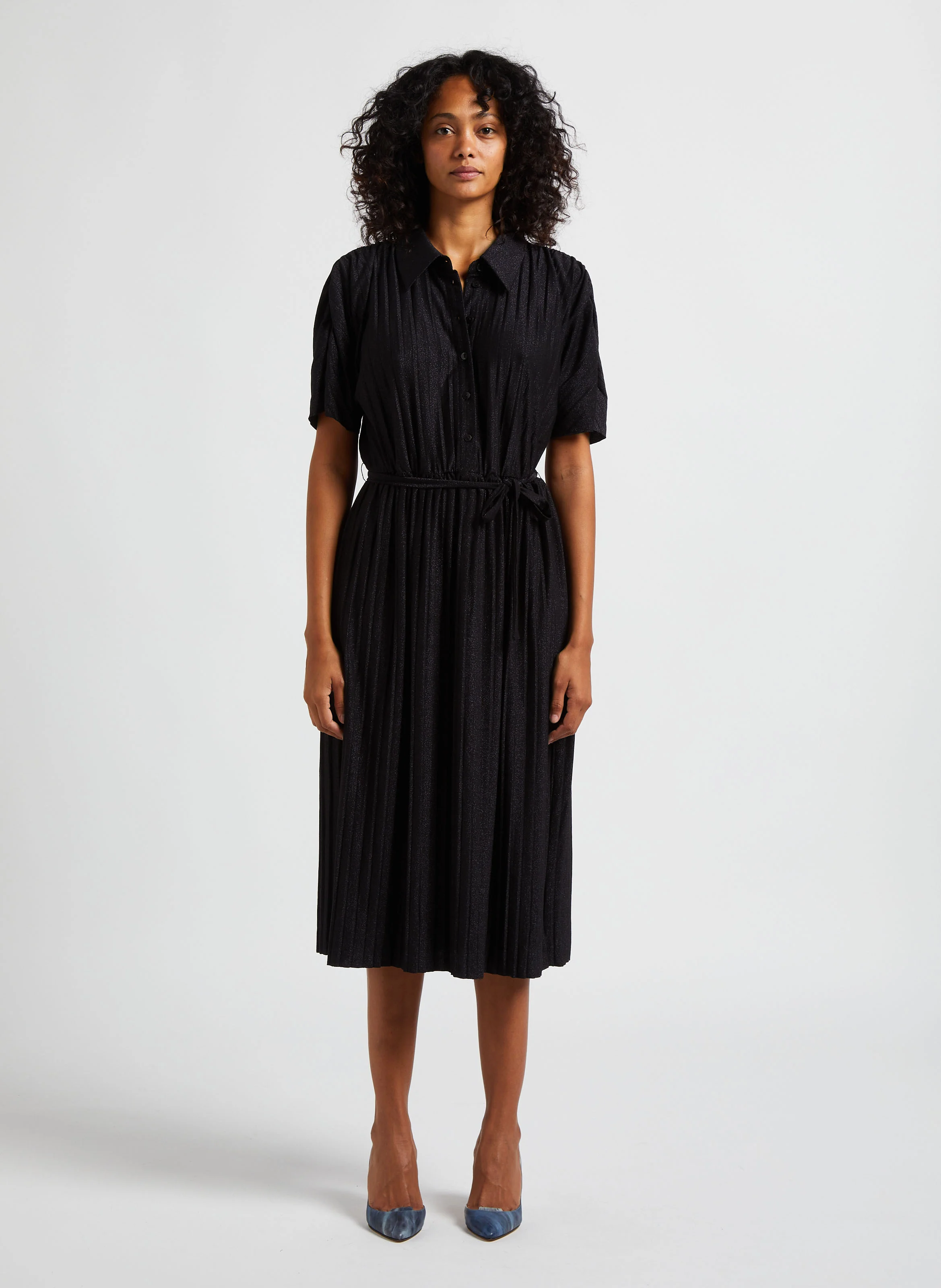 LUXI PLISSÉ - Robe midi col classique plissé à paillette| Noir