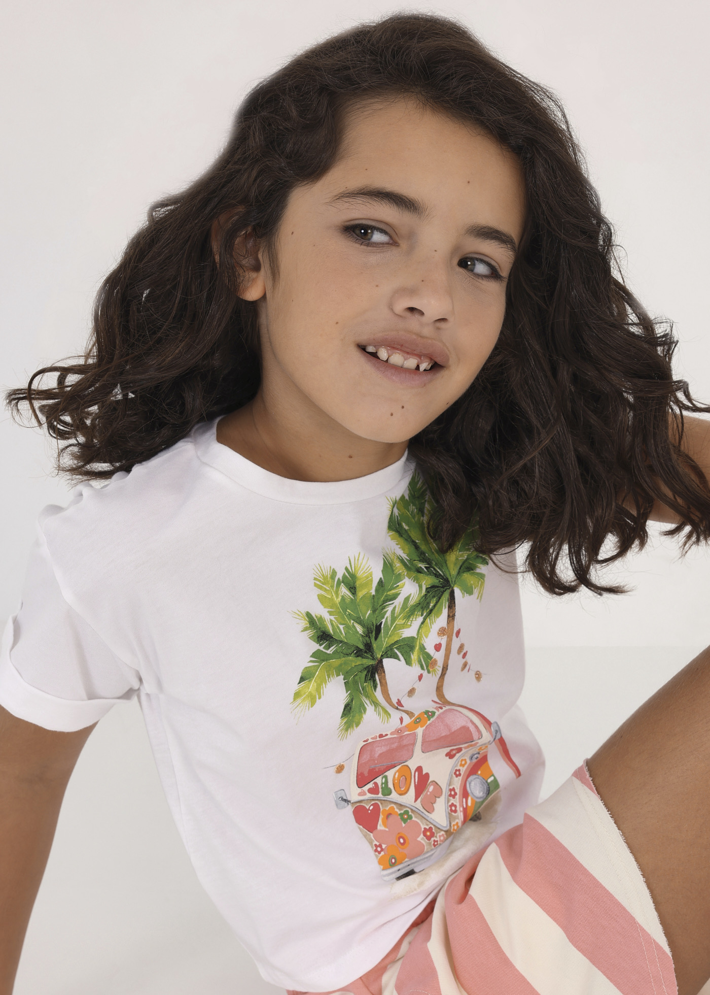 Camiseta feminina de manga curta em algodão sustentável com nó.