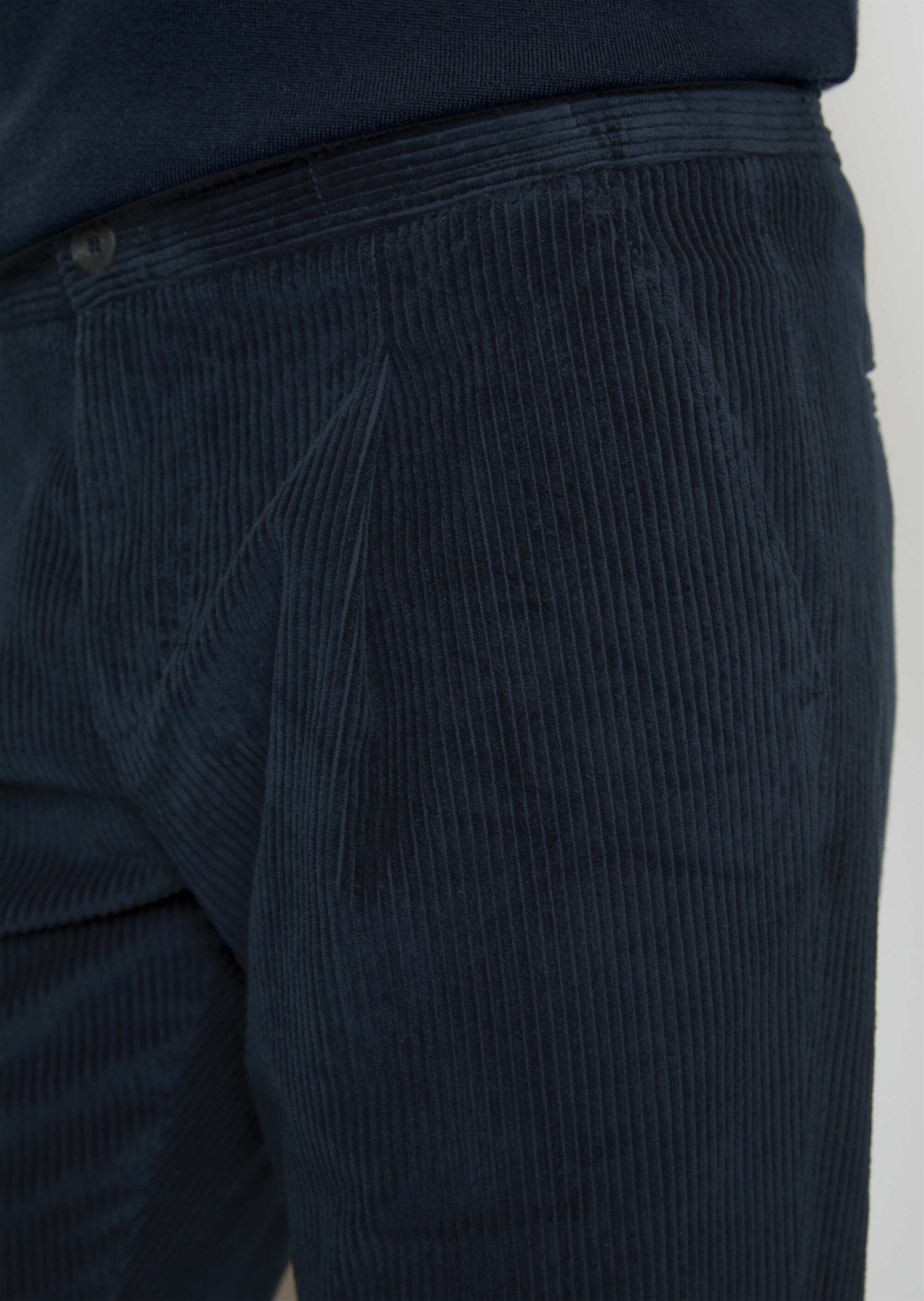 Cordhose Modell OSBY jogger tapered aus reiner Bio-Baumwolle