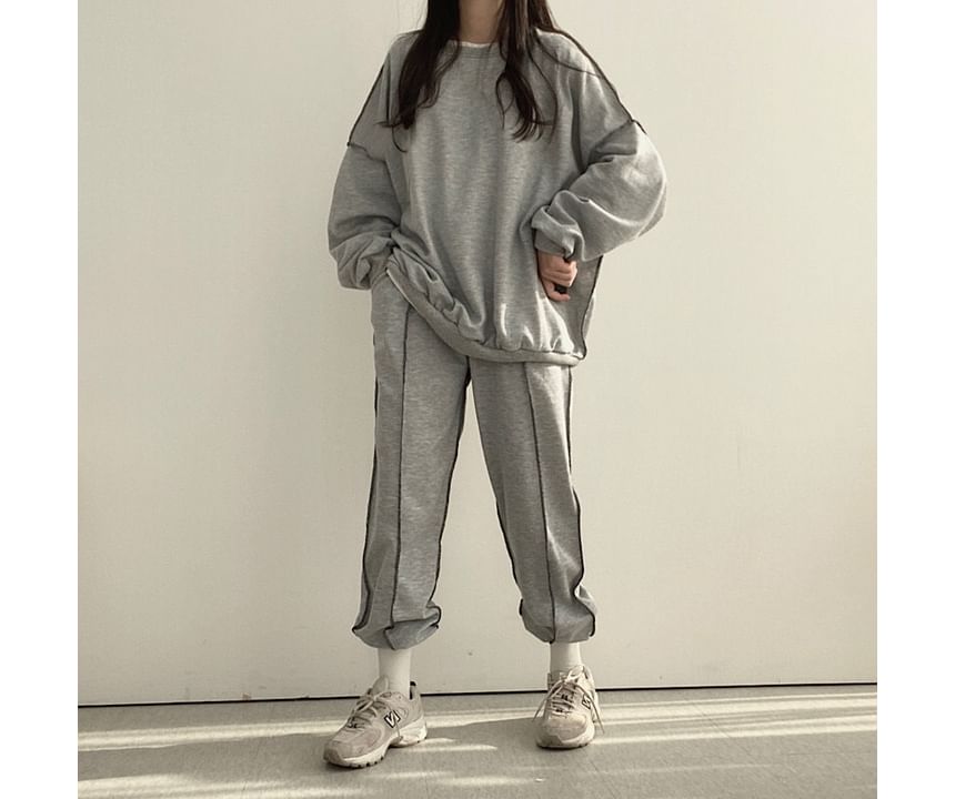 Bolgivy - Set: ronde hals trui met contrasterende stiksels + baggy joggingbroek