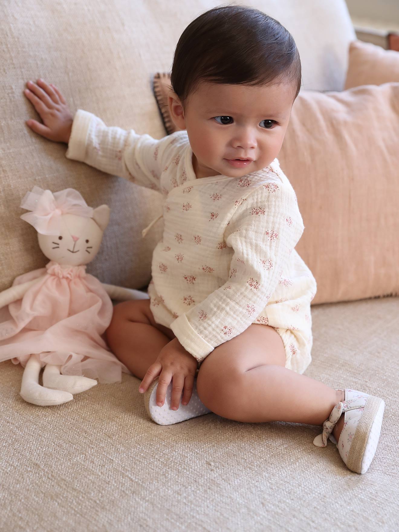 Body de manga comprida em chiffon de algodão cru com estampa floral para recém-nascido.