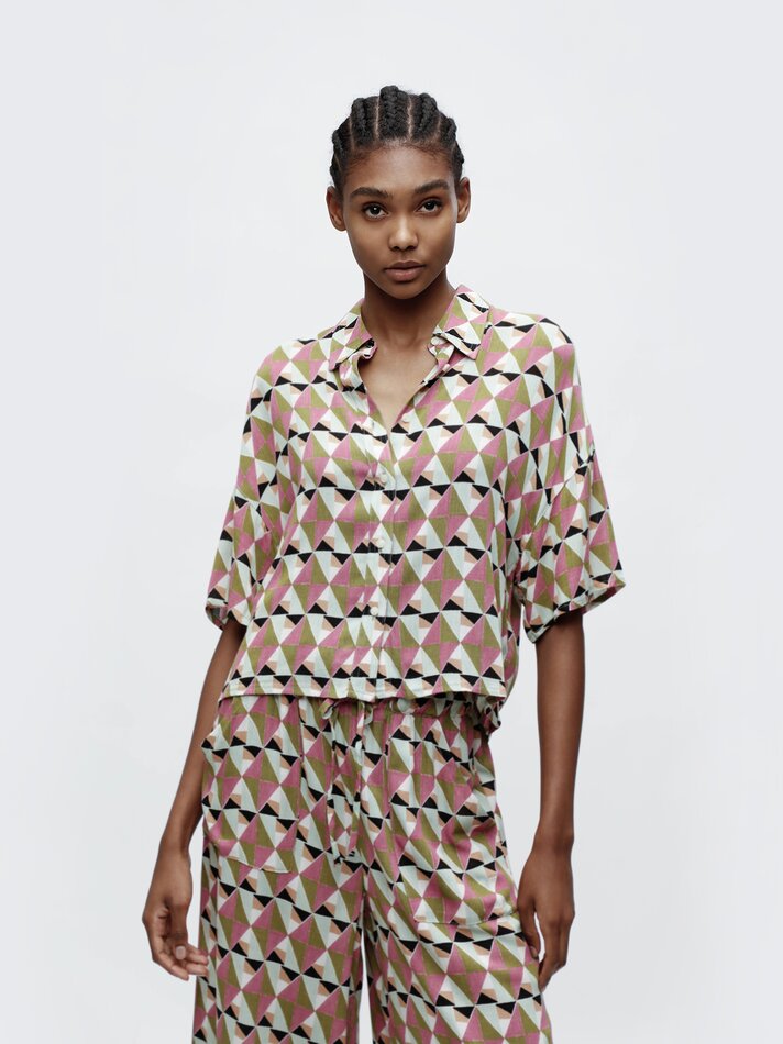 Camisa curta cropped de chambray - Tons de Verde