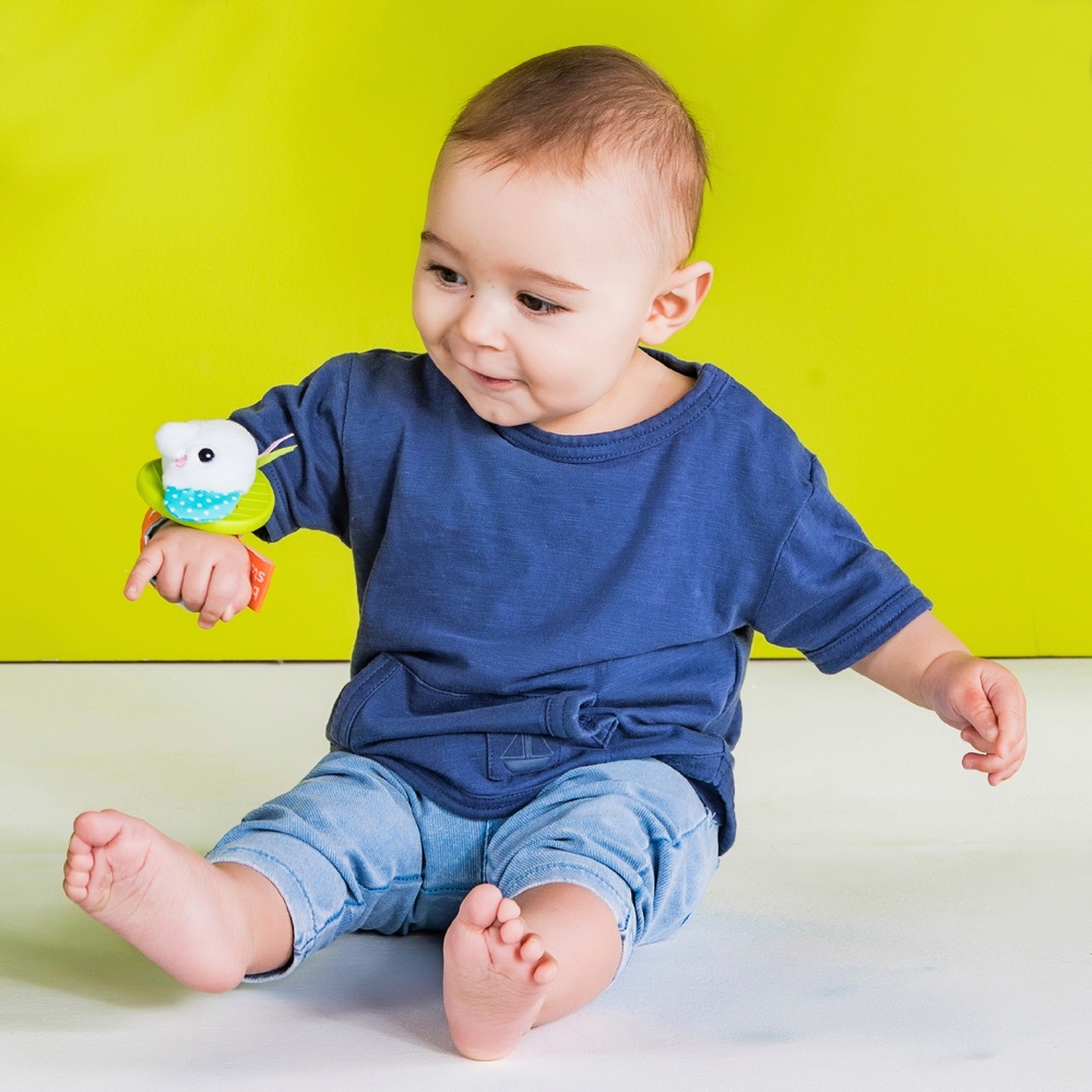 Bright Starts Babyrassel & Beißring Handgelenk-Set, 2er-Pack