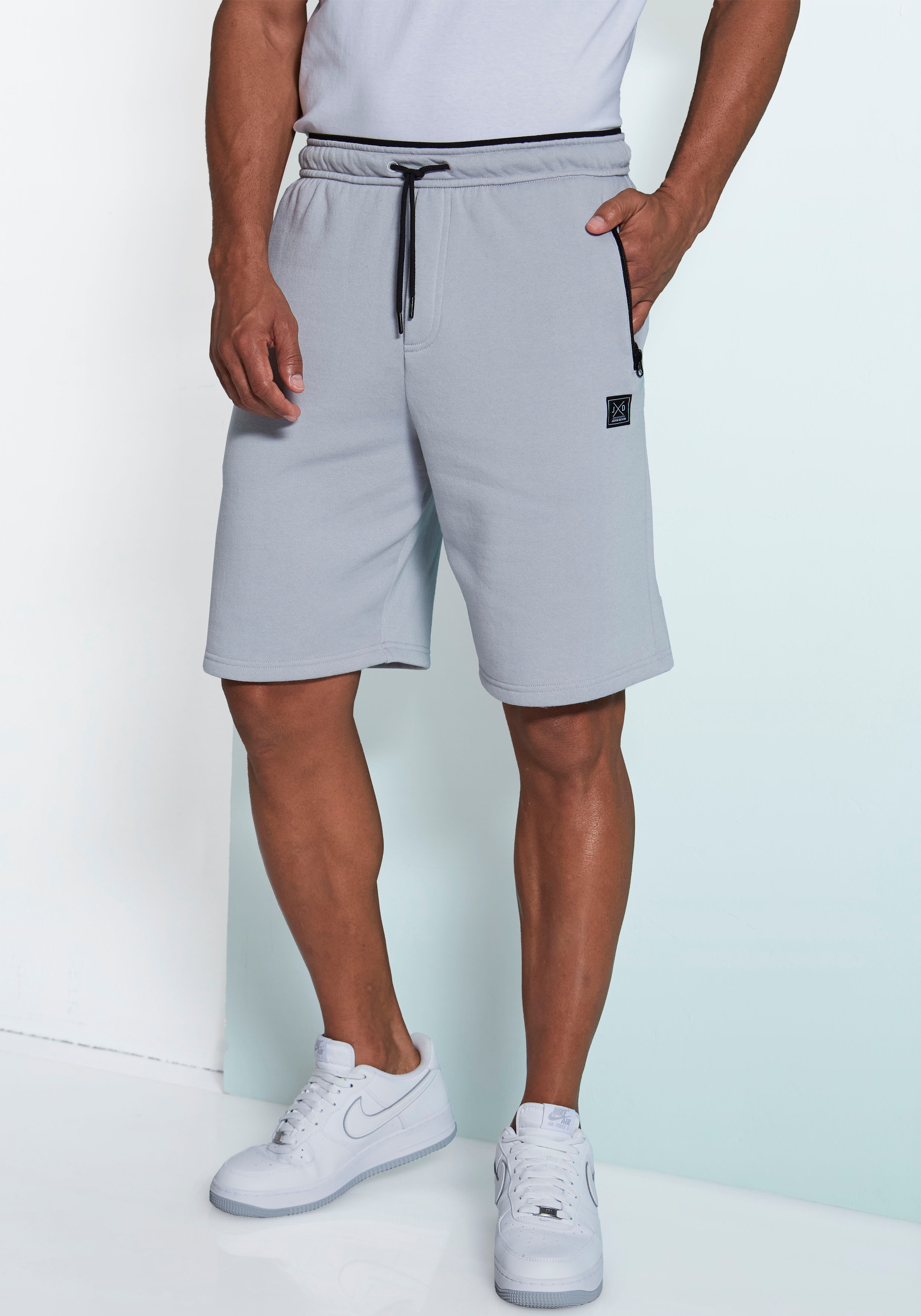John Devin Sweatshorts  , seitliche Taschen mit schwarzem Reissverschluss