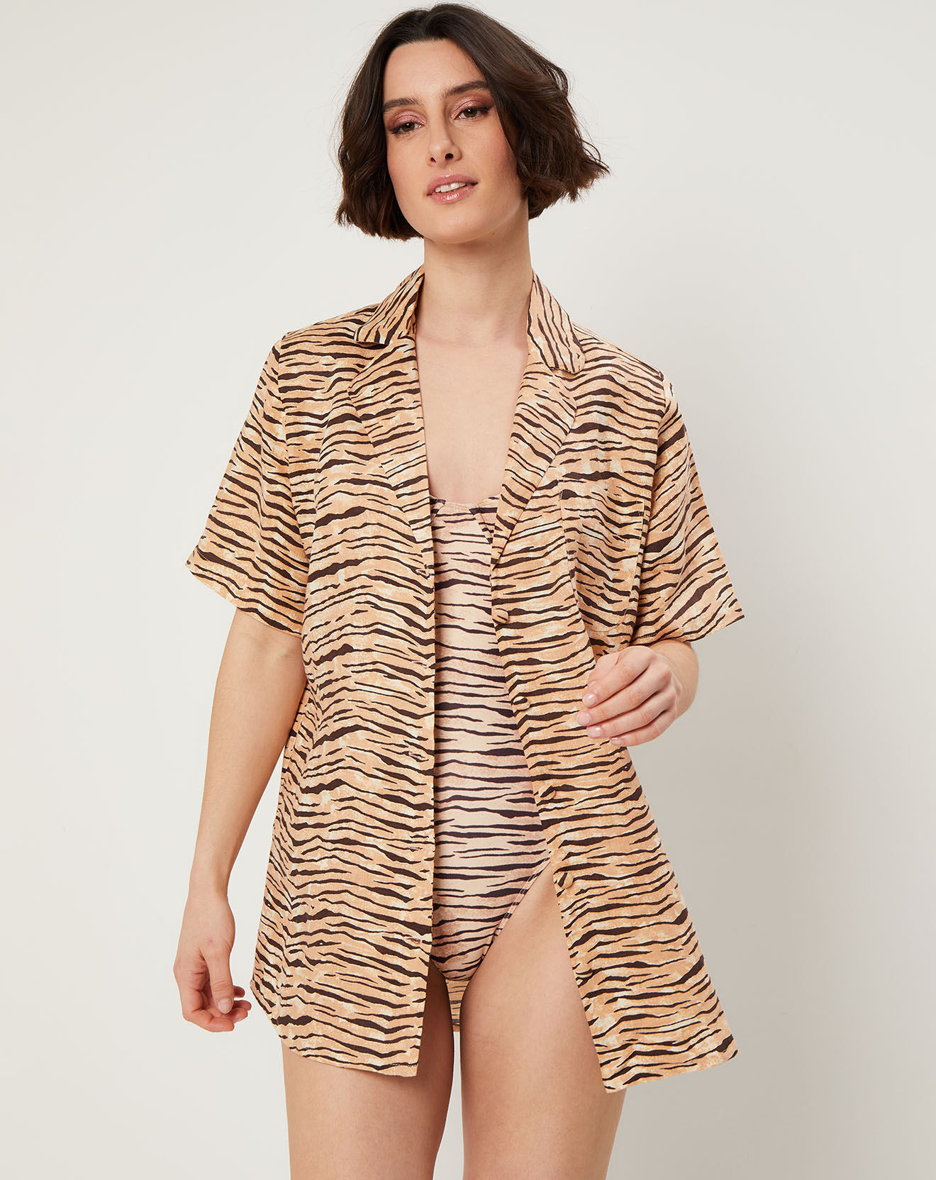 Faithfull the Brand Grande chemise 100% Lin Charlita imprimé animal beige/marron