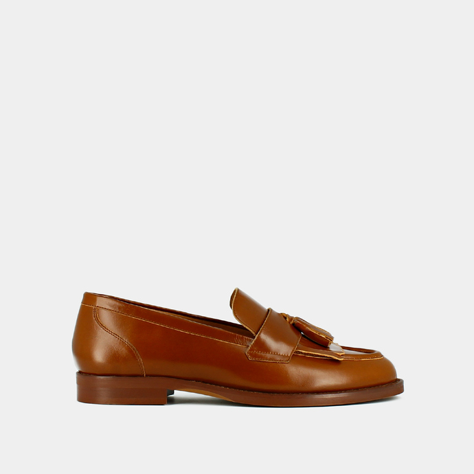 Mocassins à talons plats et pompons  en cuir cognac