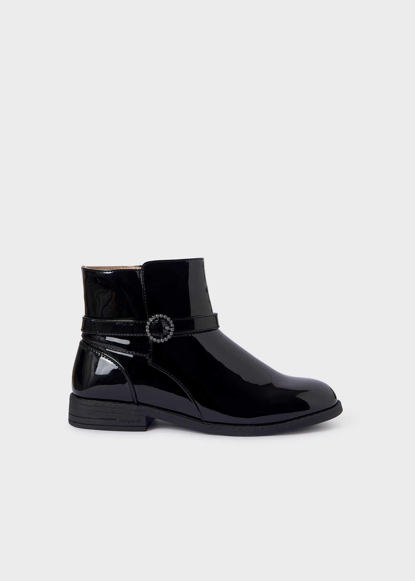 Botas de cano curto em verniz para meninas