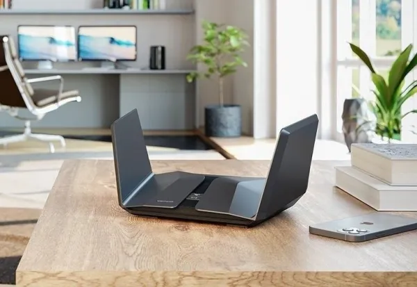 NETGEAR Nighthawk RAXE500 - Trådløs router 4-port switch - 1GbE, 2.5GbE - Wi-Fi 6E - Multi-Band