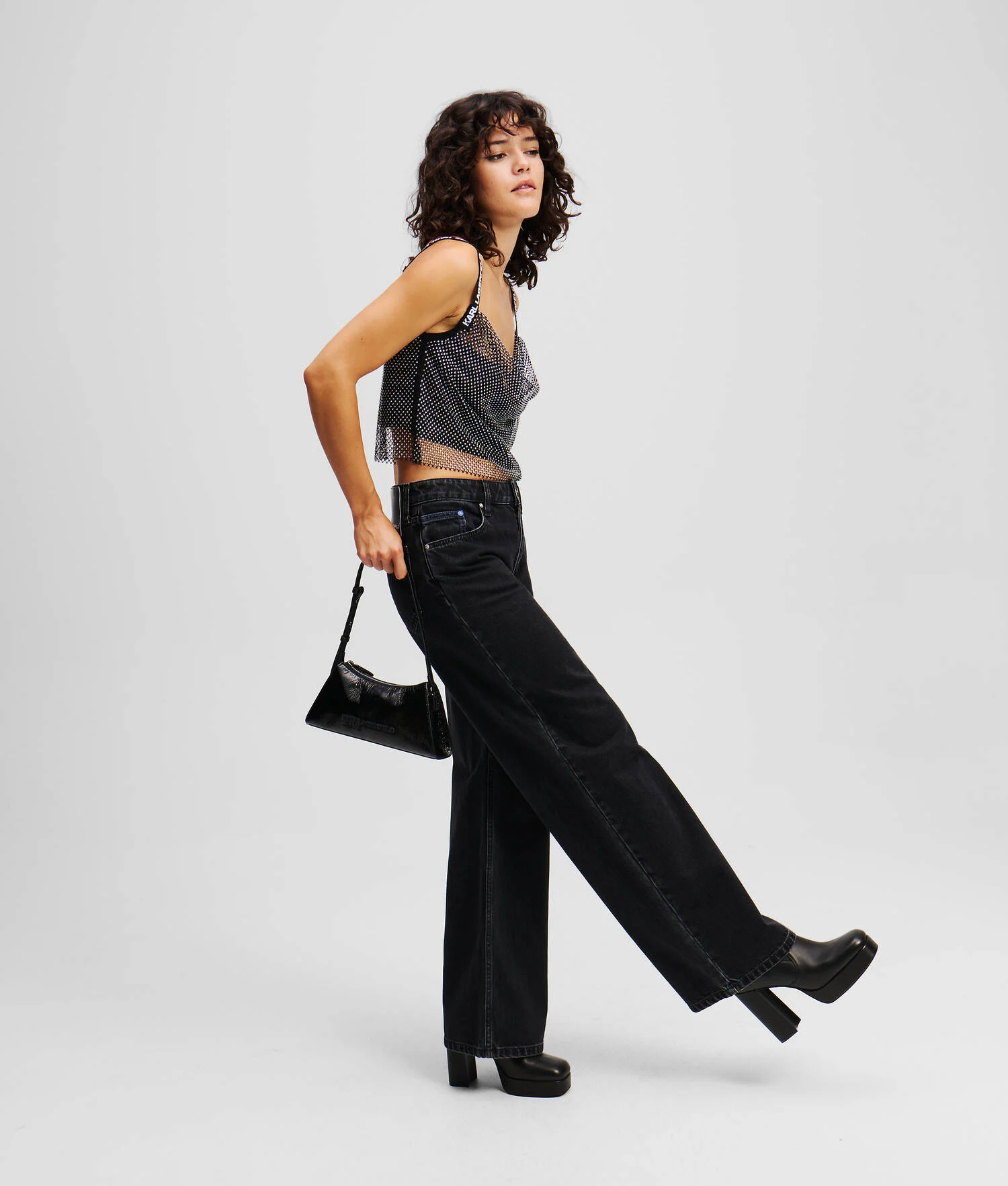 JEAN DÉCONTRACTÉ TAILLE MI-HAUTE