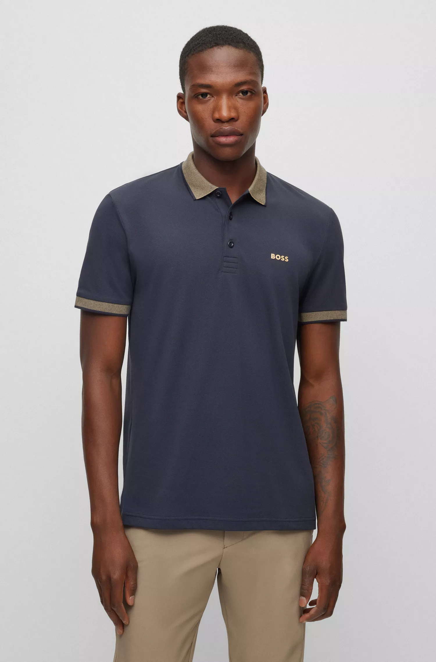 Camisa polo slim fit BOSS em mistura de algodão verde com logotipo contrastante.