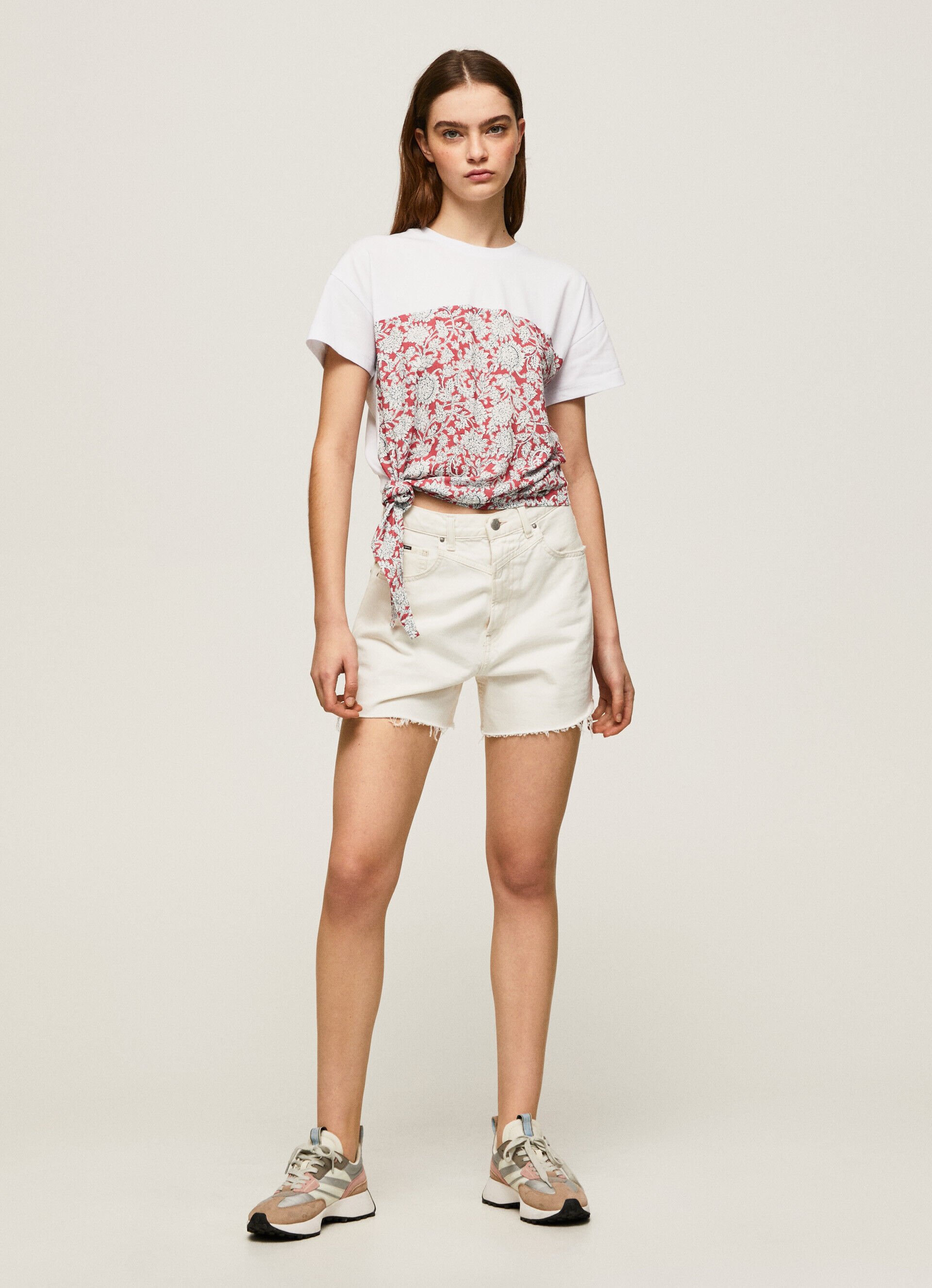 Camiseta de algodão com estampa floral - vermelho estúdio