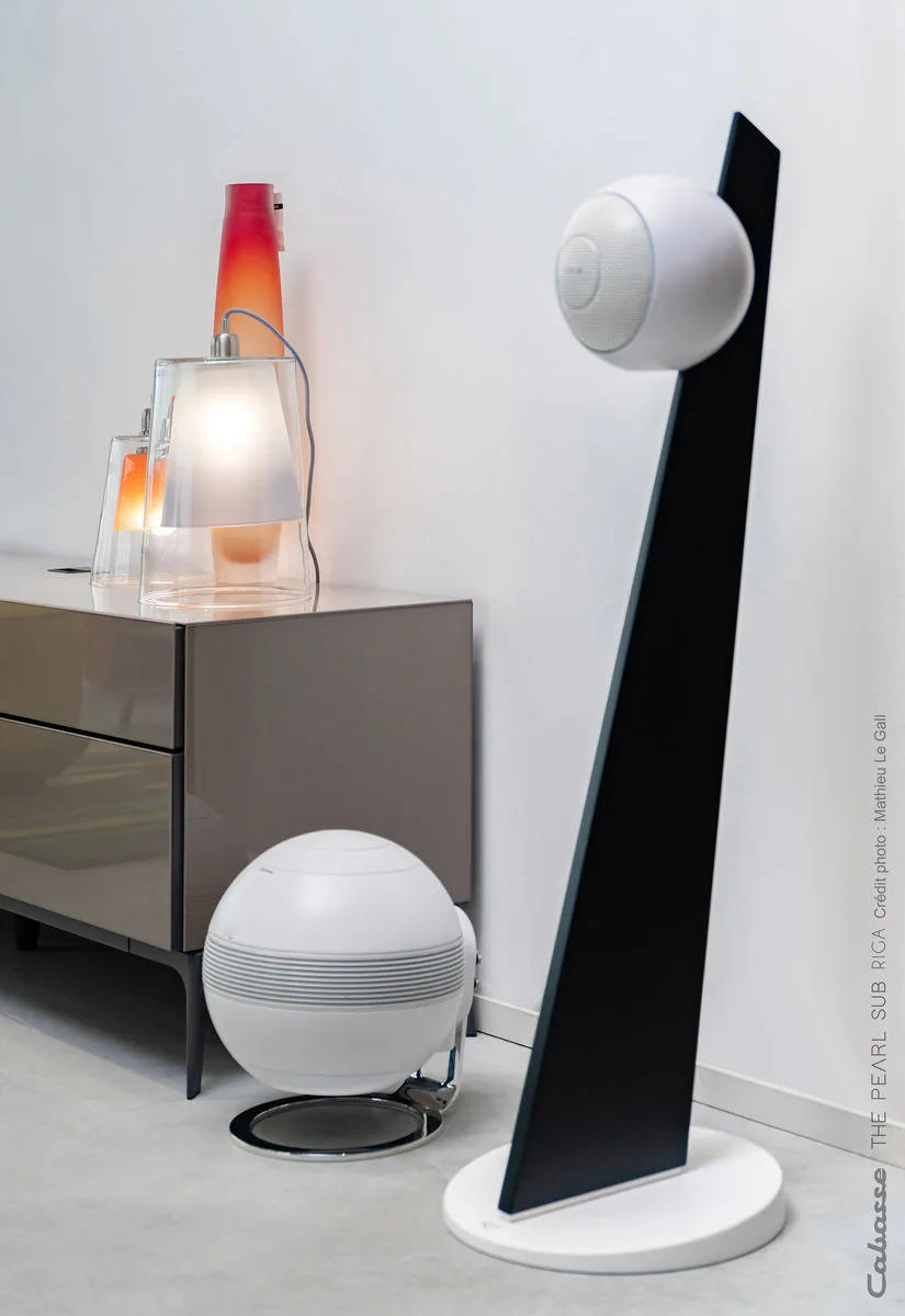 Pearl Sub blanc mat   iO3 Blanc mat sur pied noir et socle blanc (la paire) Chaînes hi-fi composées