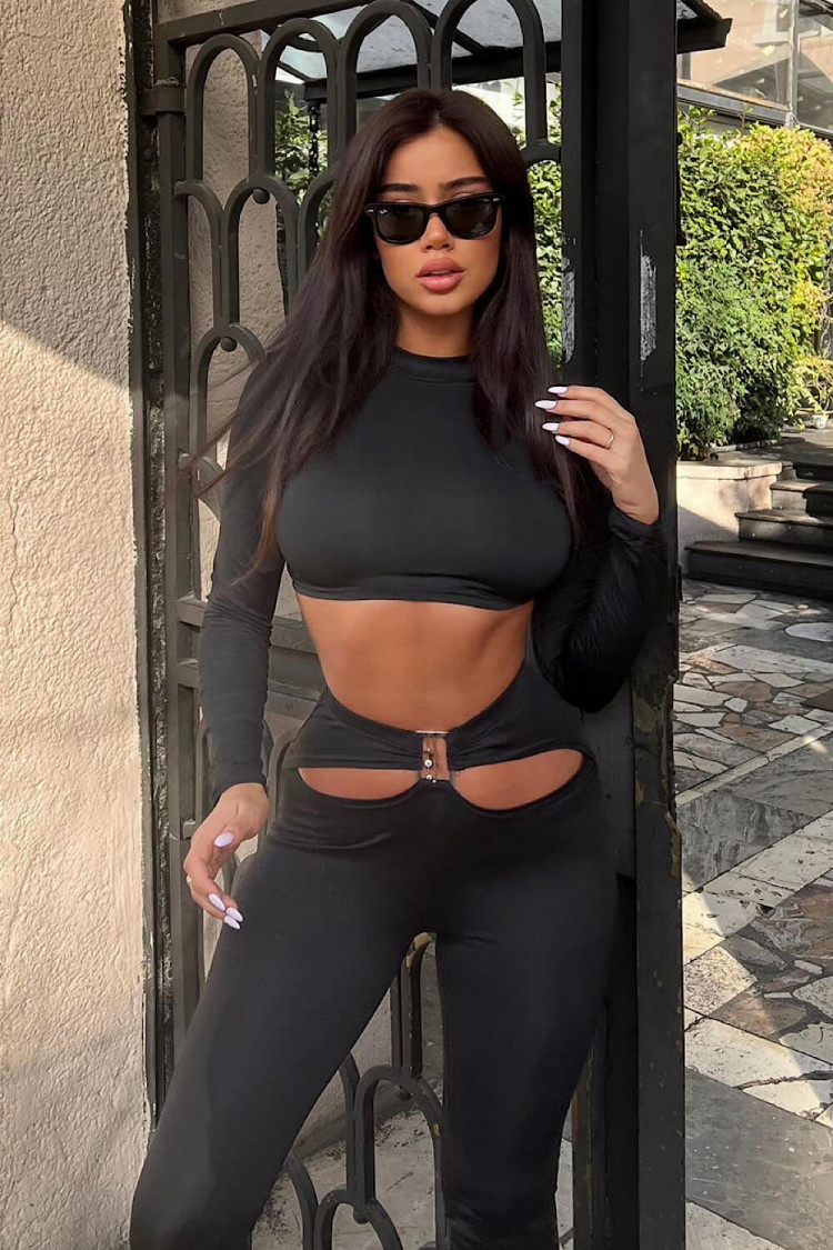 Ensemble noir Crop top + pantalon ajouré à la taille