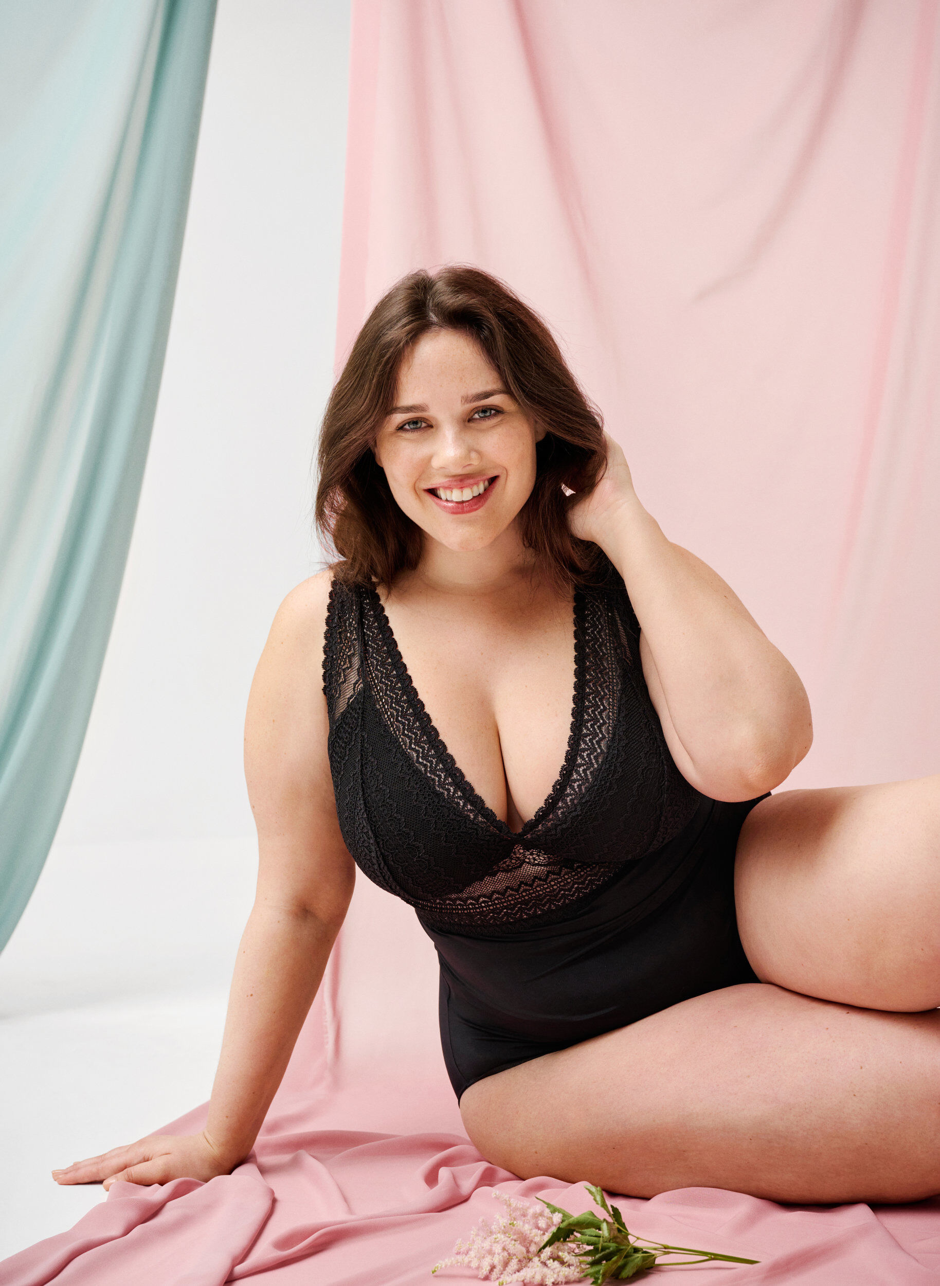 Bodystocking med blonder og blød vattering