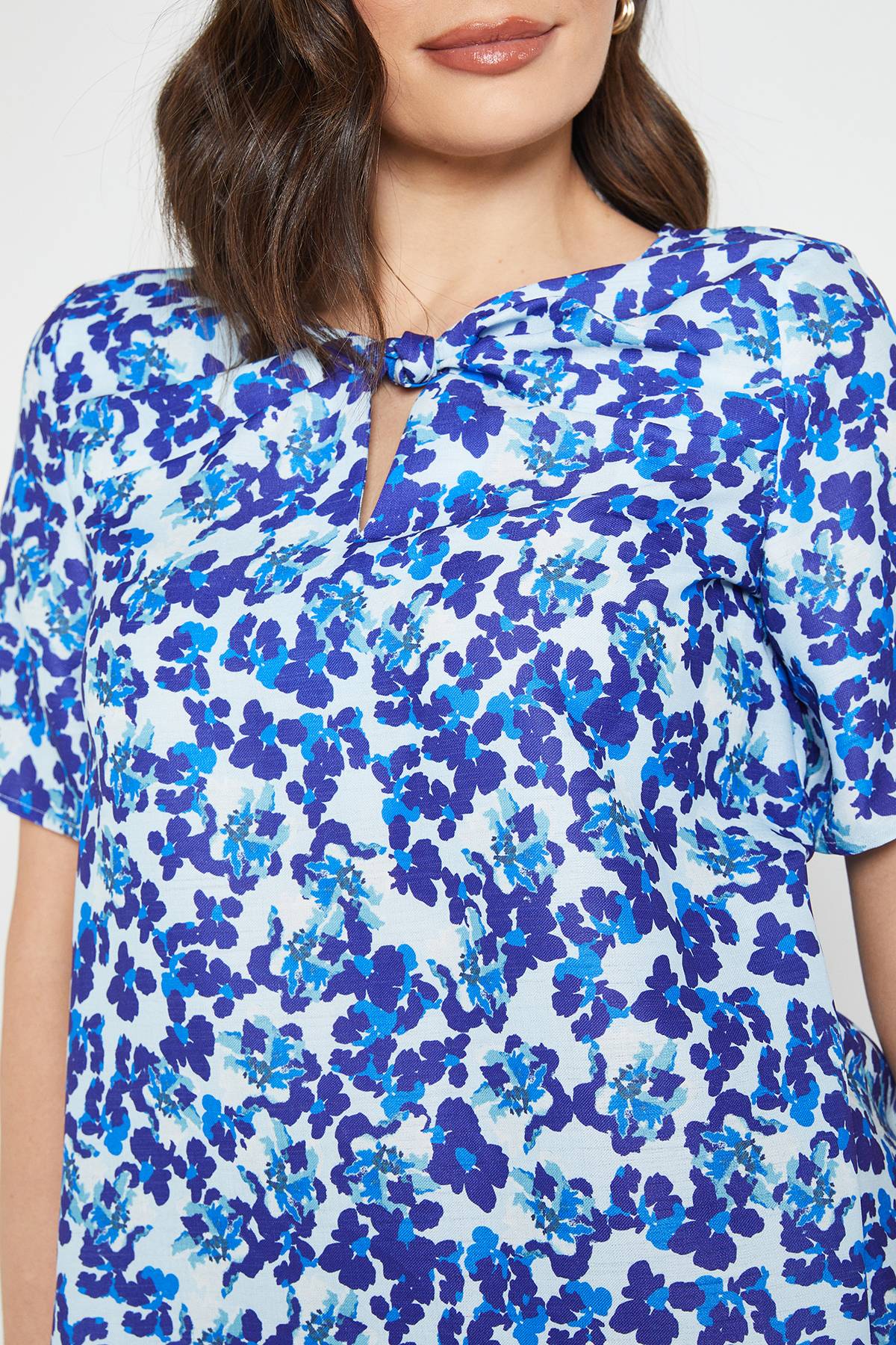 Wallis (q) Haut À Imprimé Floral Bleu Avec Détail Torsadé Wallis