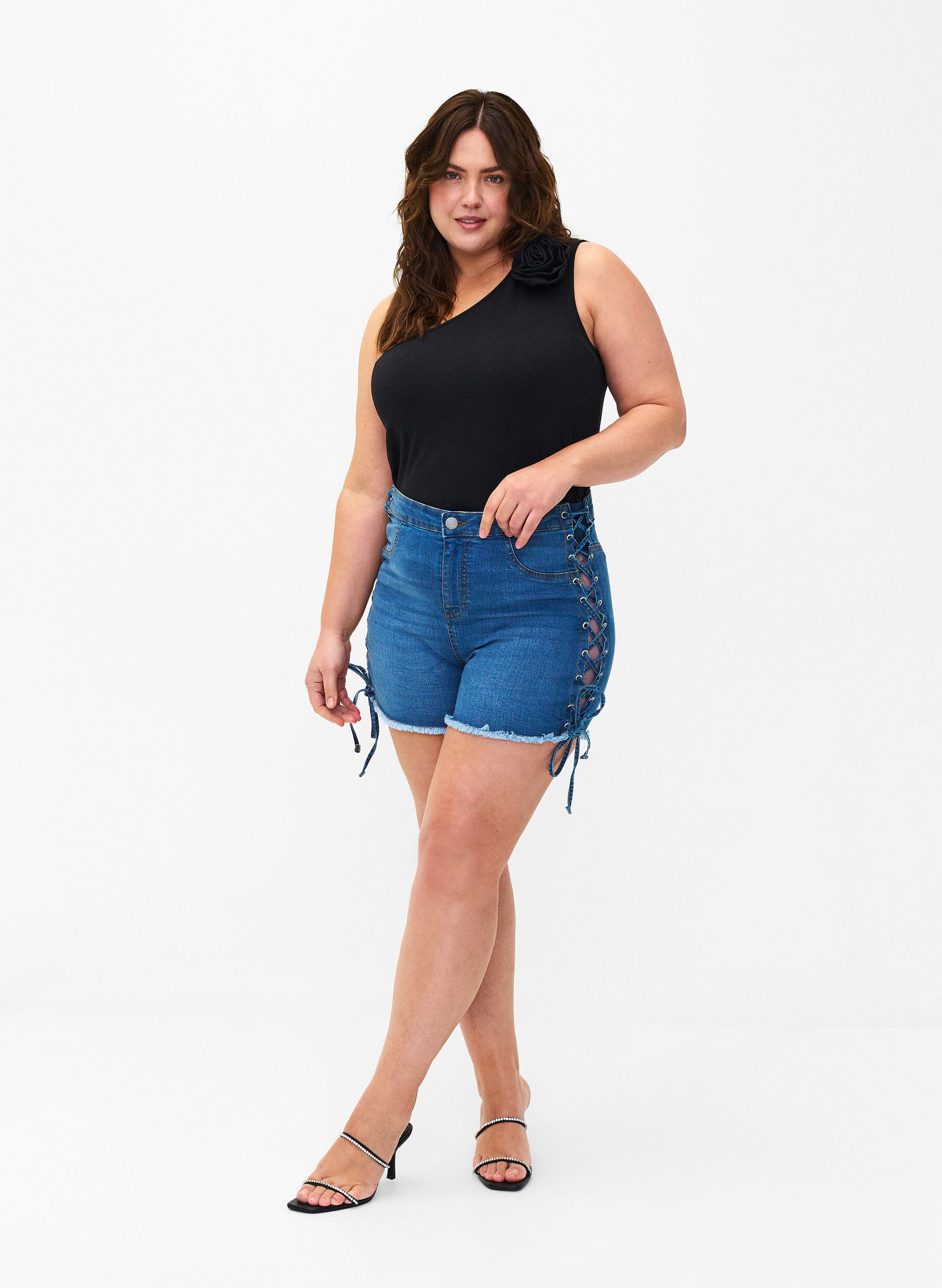 Denimshorts med snøredetaljer