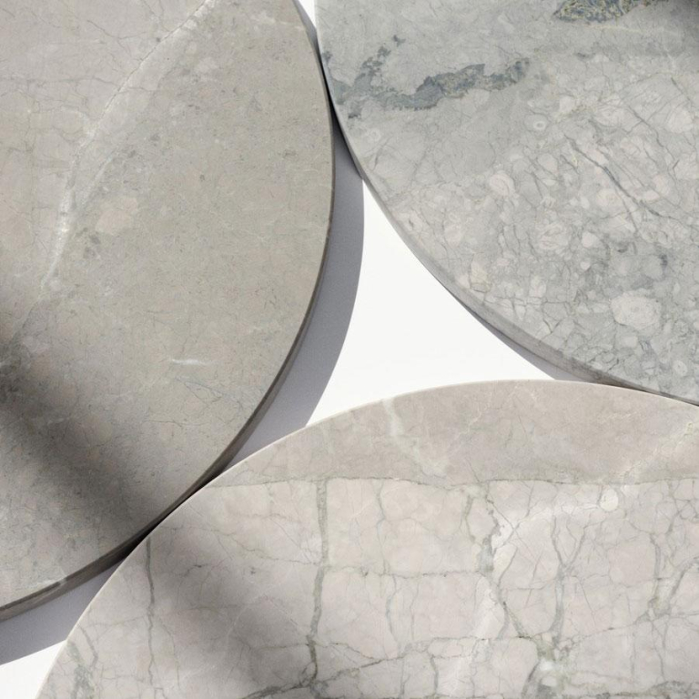 Muuto Midst bijzettafel Ø90 zwart onderstel, grijs marmer