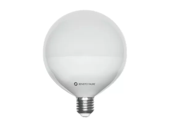 Ampoule LED globe 22 W et 2 600 lumens 4 000 K.