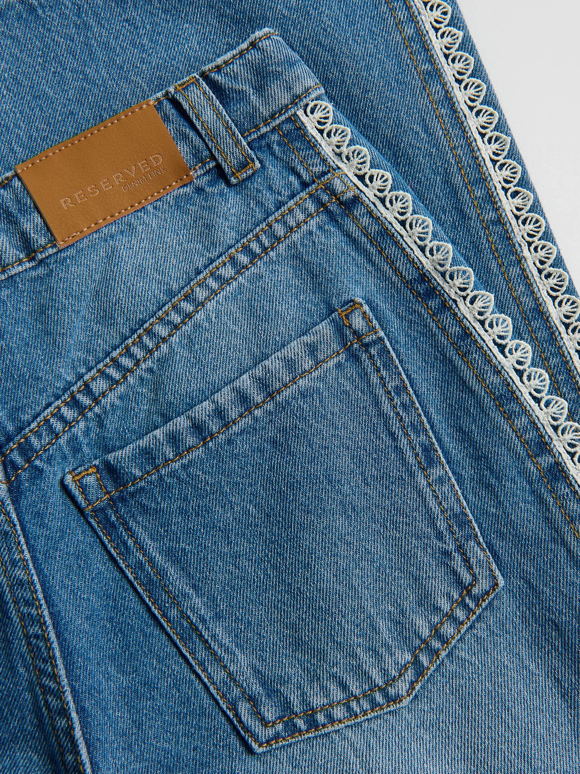 Jeans mit Seitenstreifen