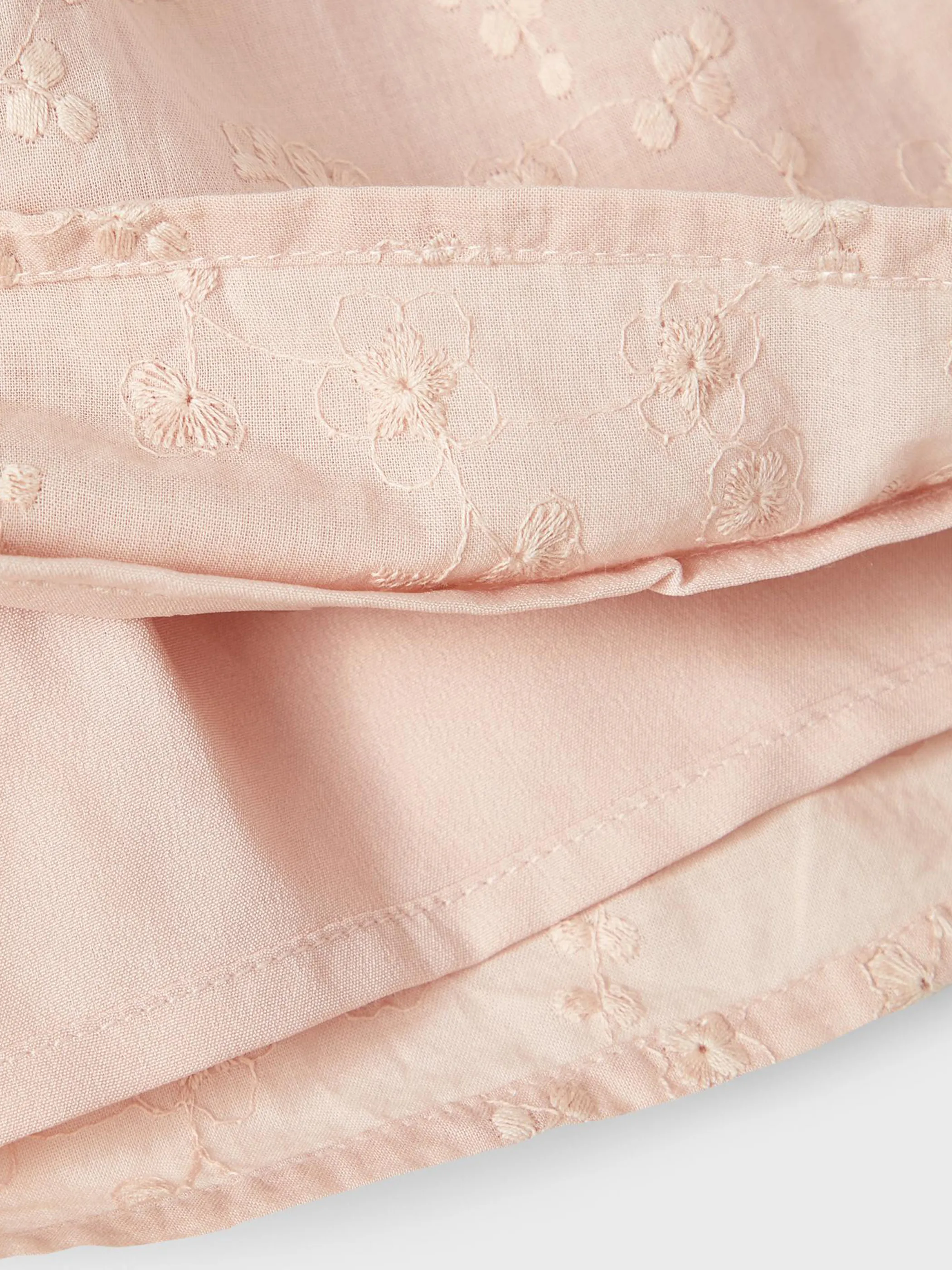 Mädchen Kleid mit Stickerei und Flügelärmelchen