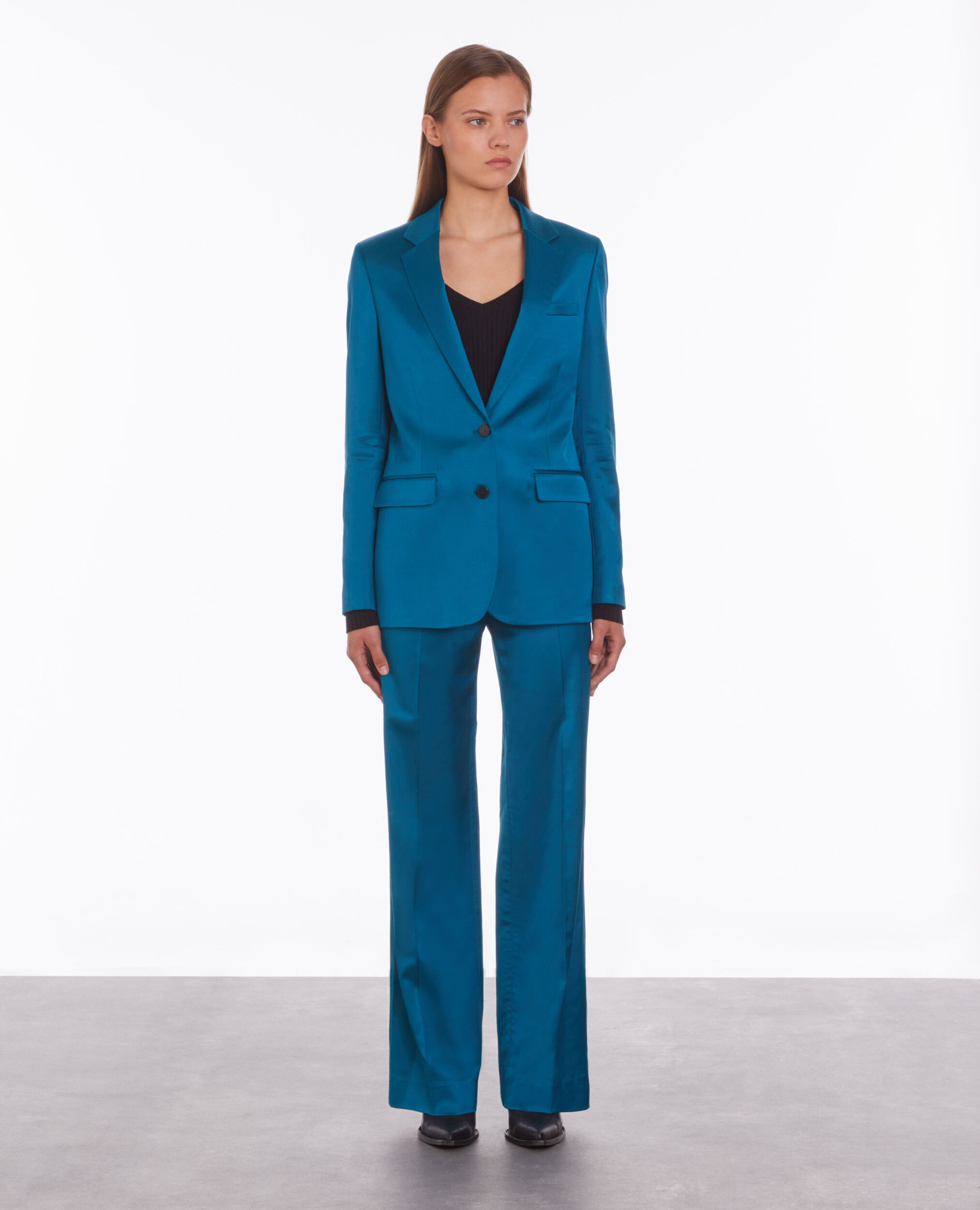 Veste tailleur bleue satinée