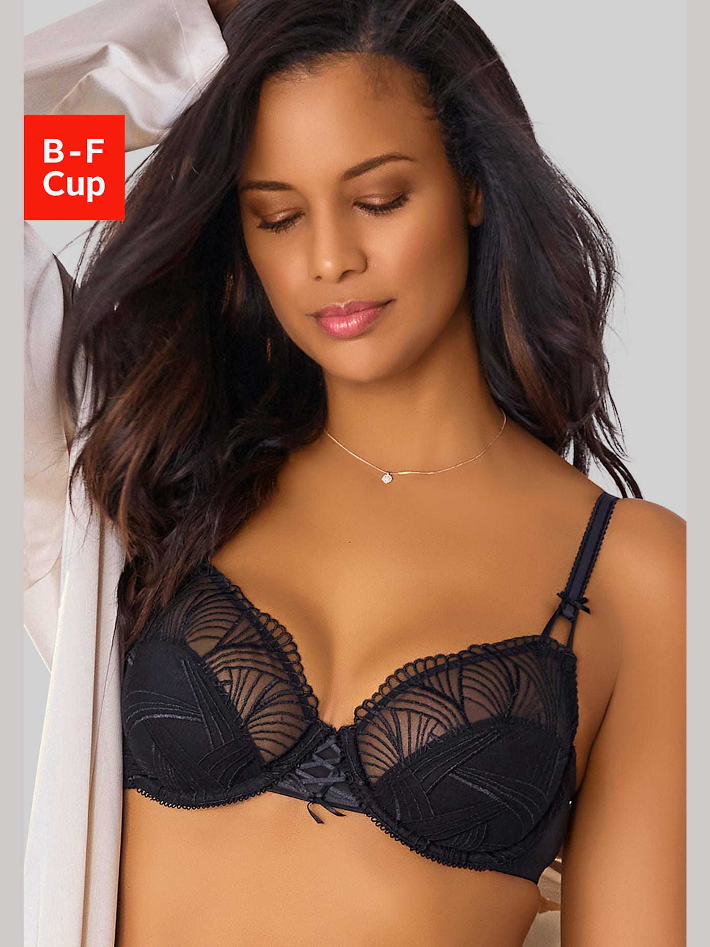 Soutien-gorge à armatures avec dentelle filigrane sur le haut des bonnets
