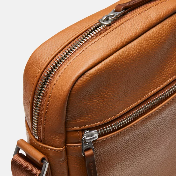 Bolsa transversal Tuckerman na cor marrom