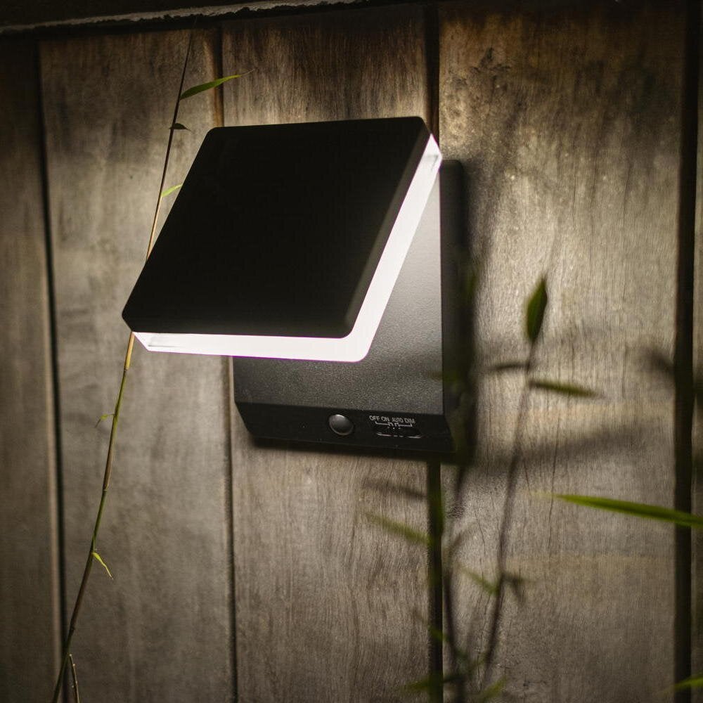 LED-zonnewandlamp Moze in matzwart, 8W, 1000lm, IP44 met bewegingsmelder